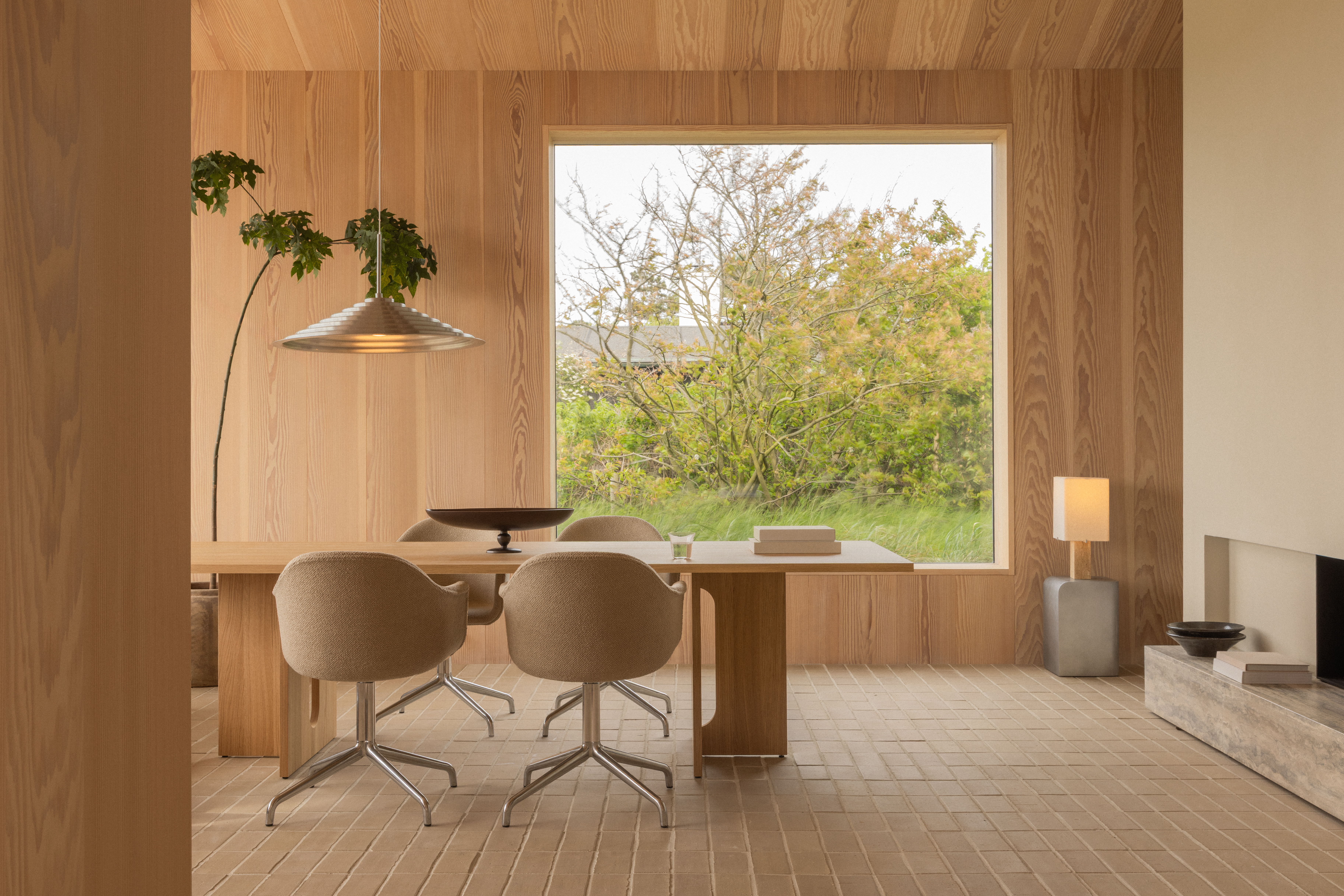 audo-chancery-pendant-lamp-androgyne-dining-table-harbour-dining-chair-volume-nonna-lamp-2