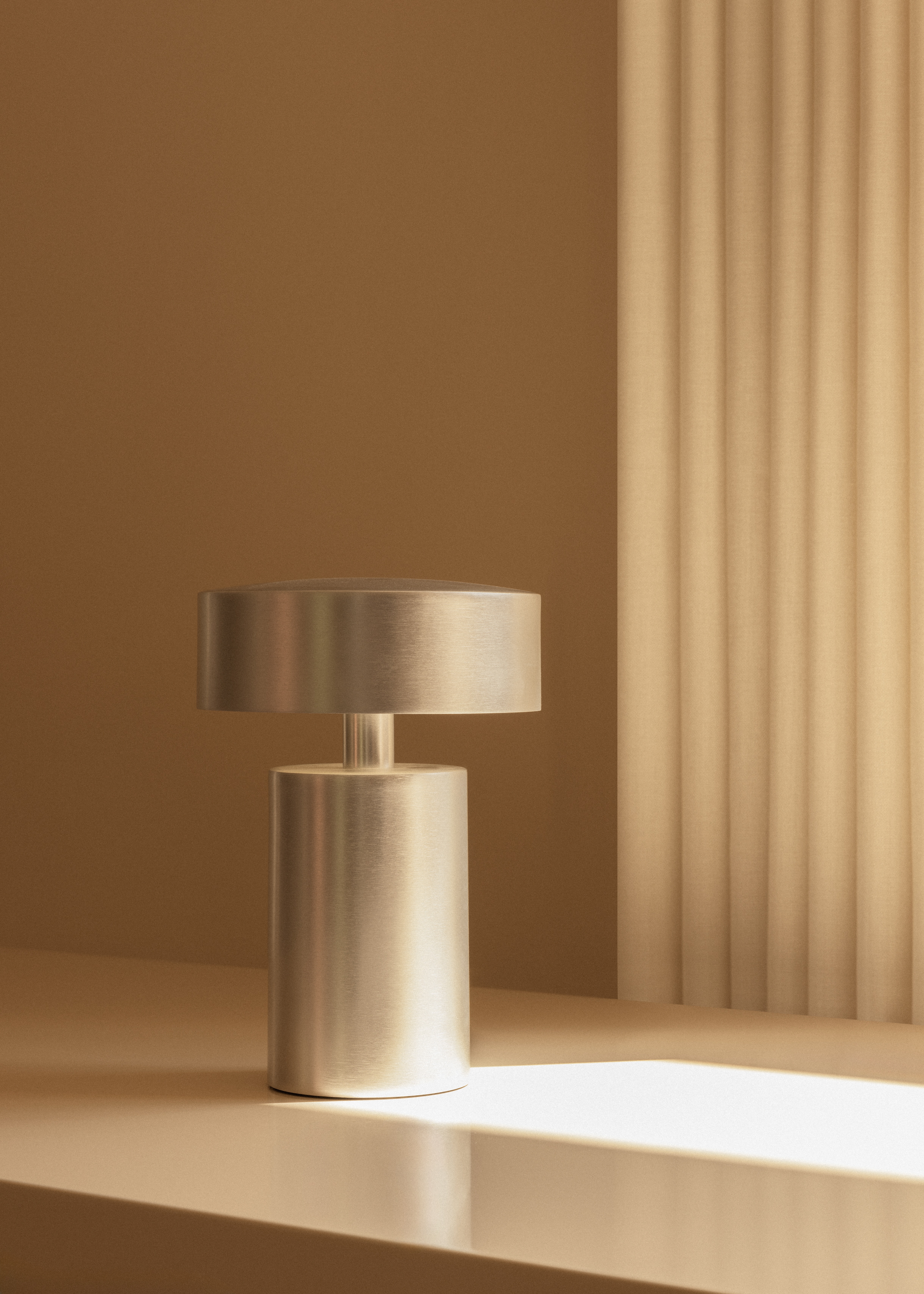 audo-column-table-lamp-portable-01