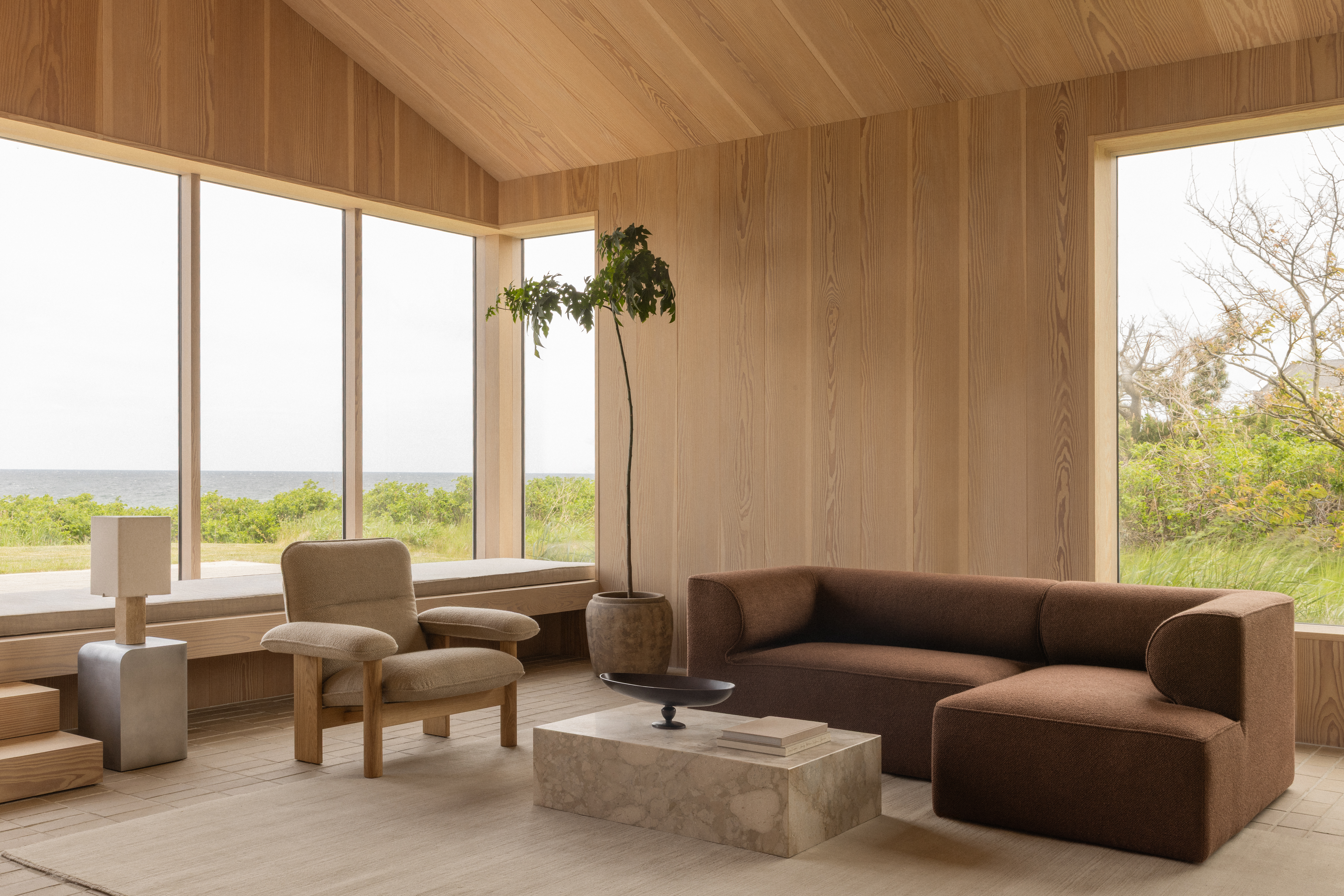 audo-eave-modular-sofa-plinth-low-pavot-centrepiece-brasilia-nonna-table-lamp-volume-1