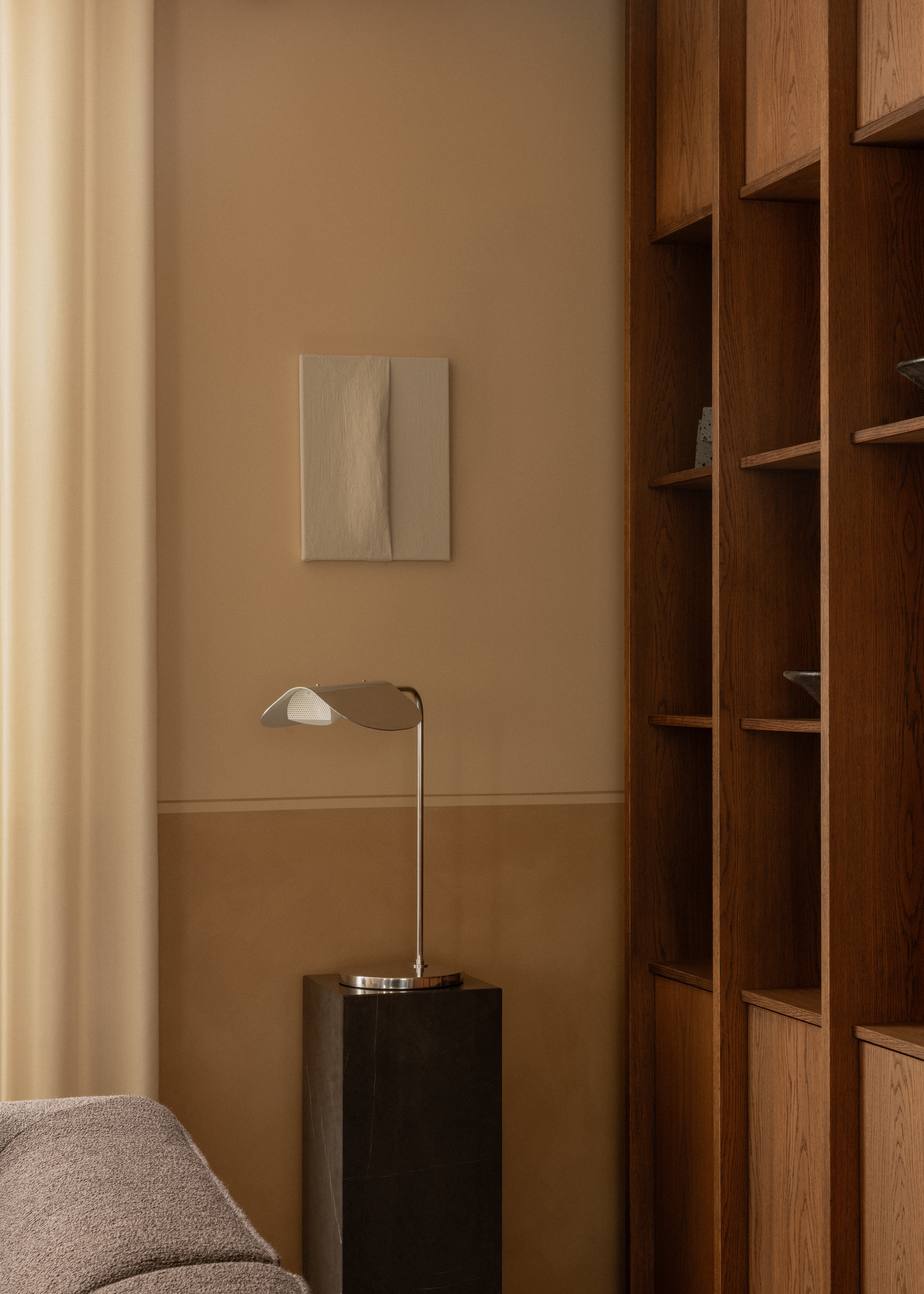 audo-plinth-pedestal-wing-table-lamp-12