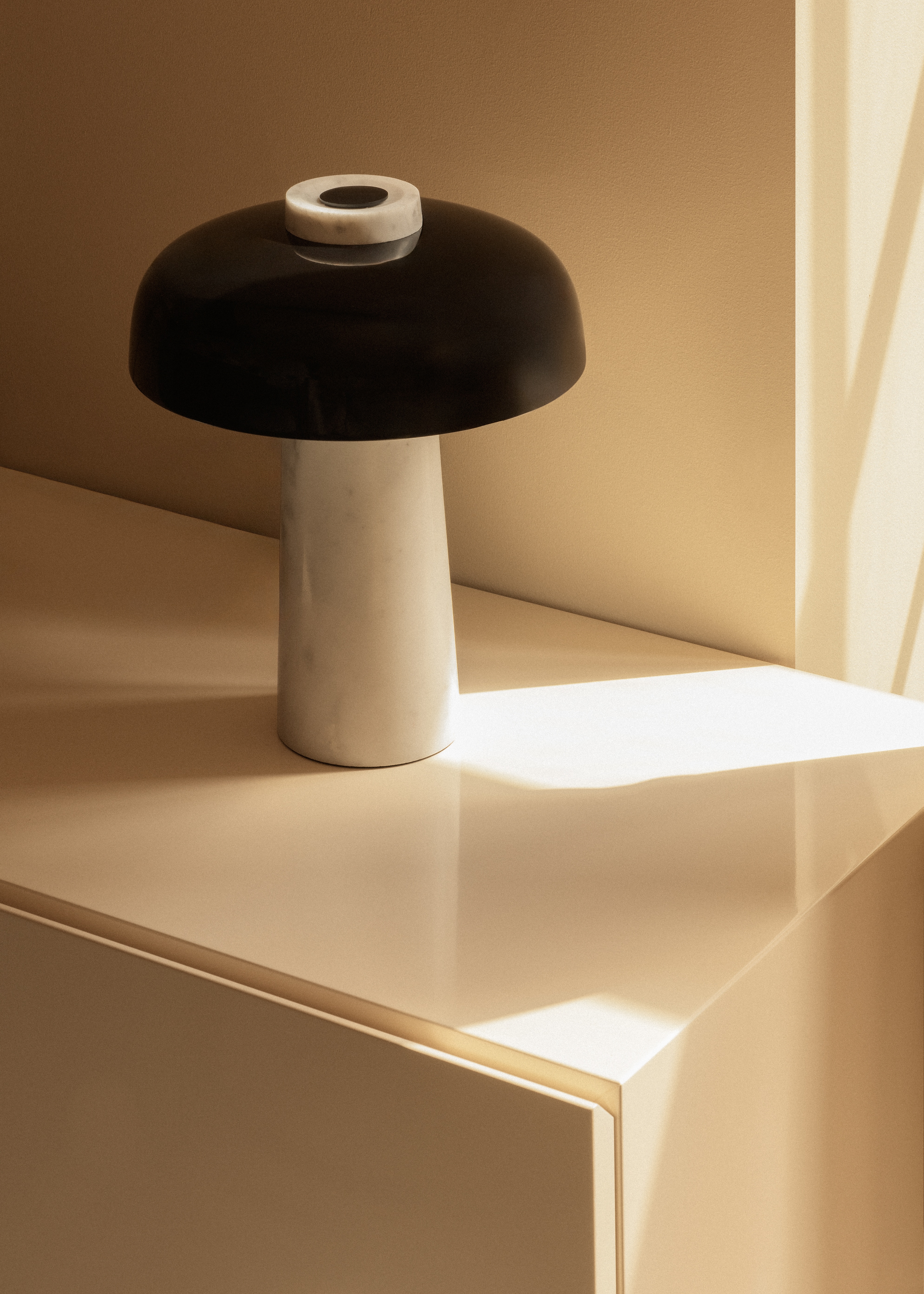 audo-reverse-table-lamp-01