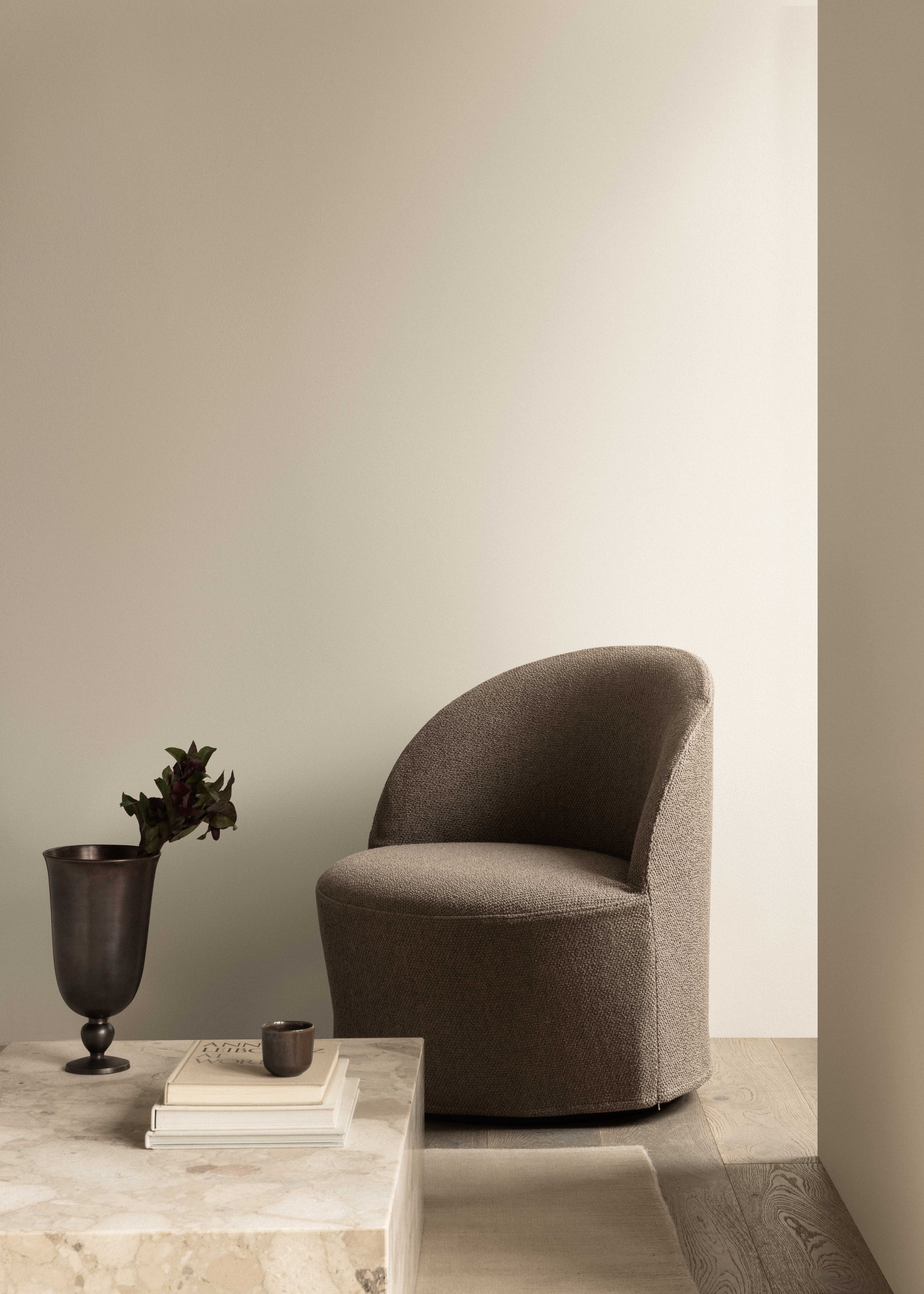 audo-tearoom-lounge-chair-swivel-pavot-vase-plinth-low-1