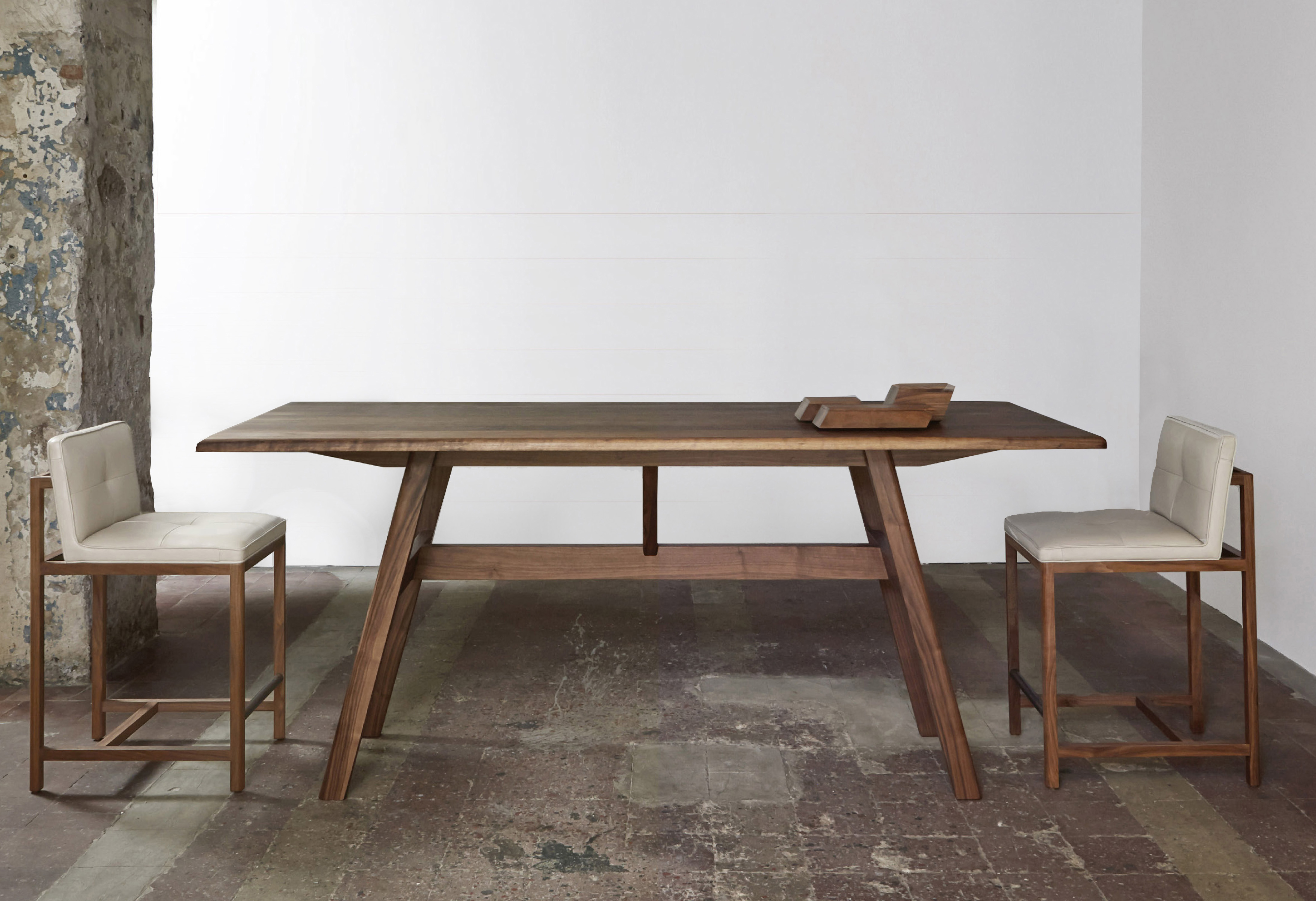 bassamfellows-cb-393-90h-kant-counter-table-in-solid-walnut-and-cb-542-wood-frame-counter-stools-with-exposed-solid-walnut-frame