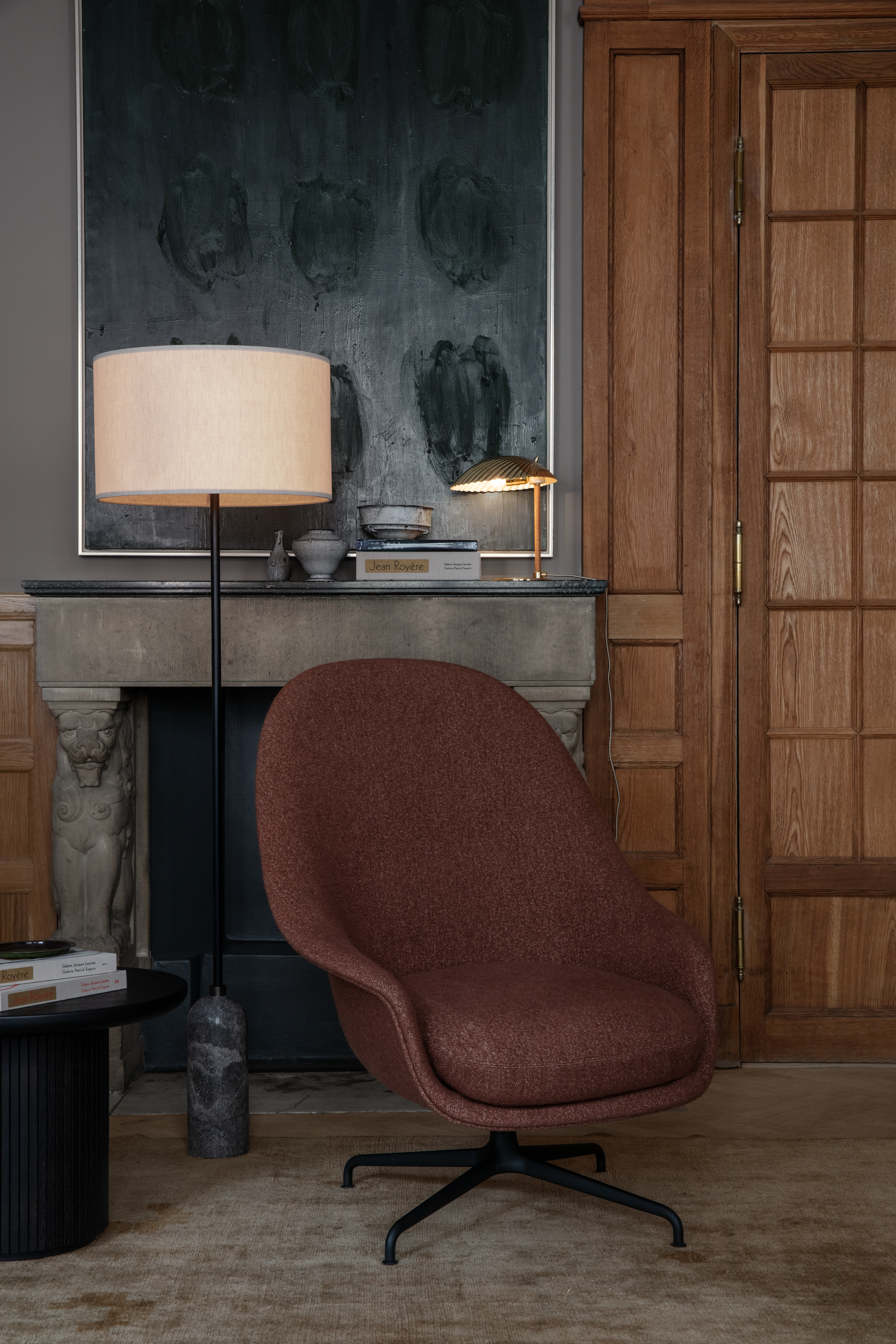 batloungechair-mooncoffeetable-gravityfloorlamp-5321tablelamp-on