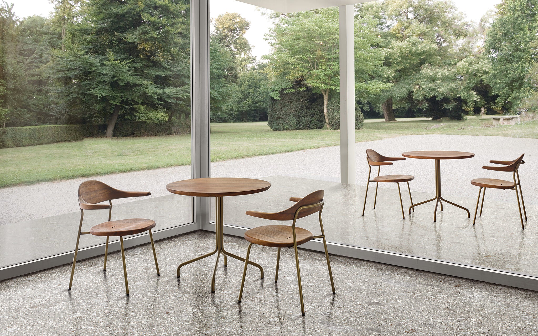 bf-bicorn-chair-14-dedeac97-bfc6-45df-9ea2-9f2ab0065bff