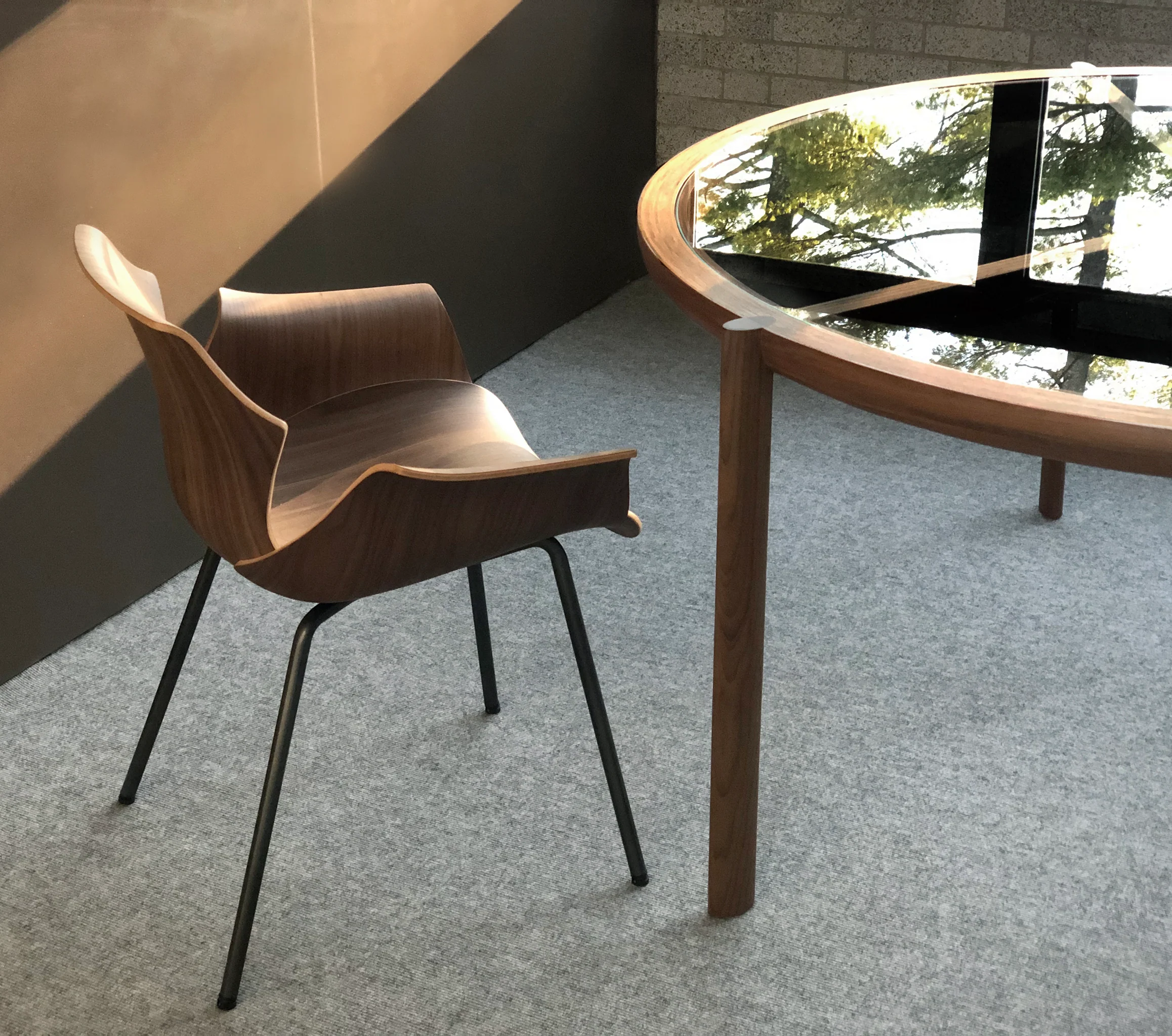 bf-petal-chair-metal-base-04