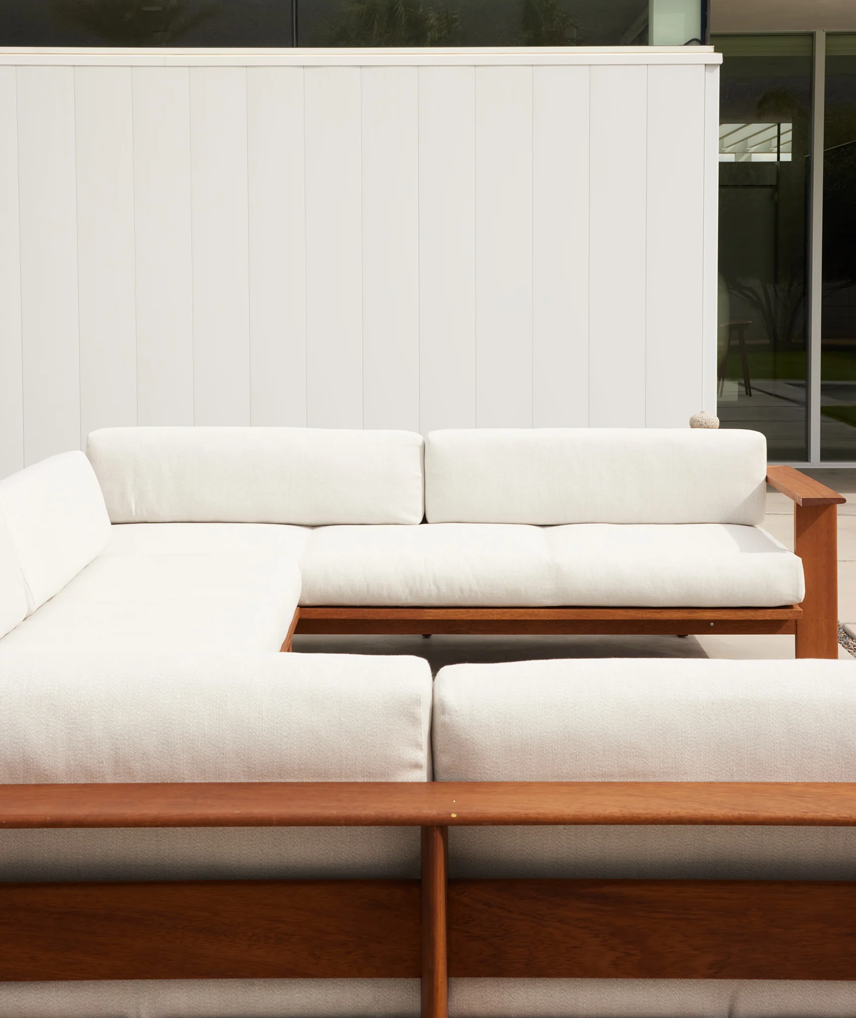 bf-rail-sofa-35