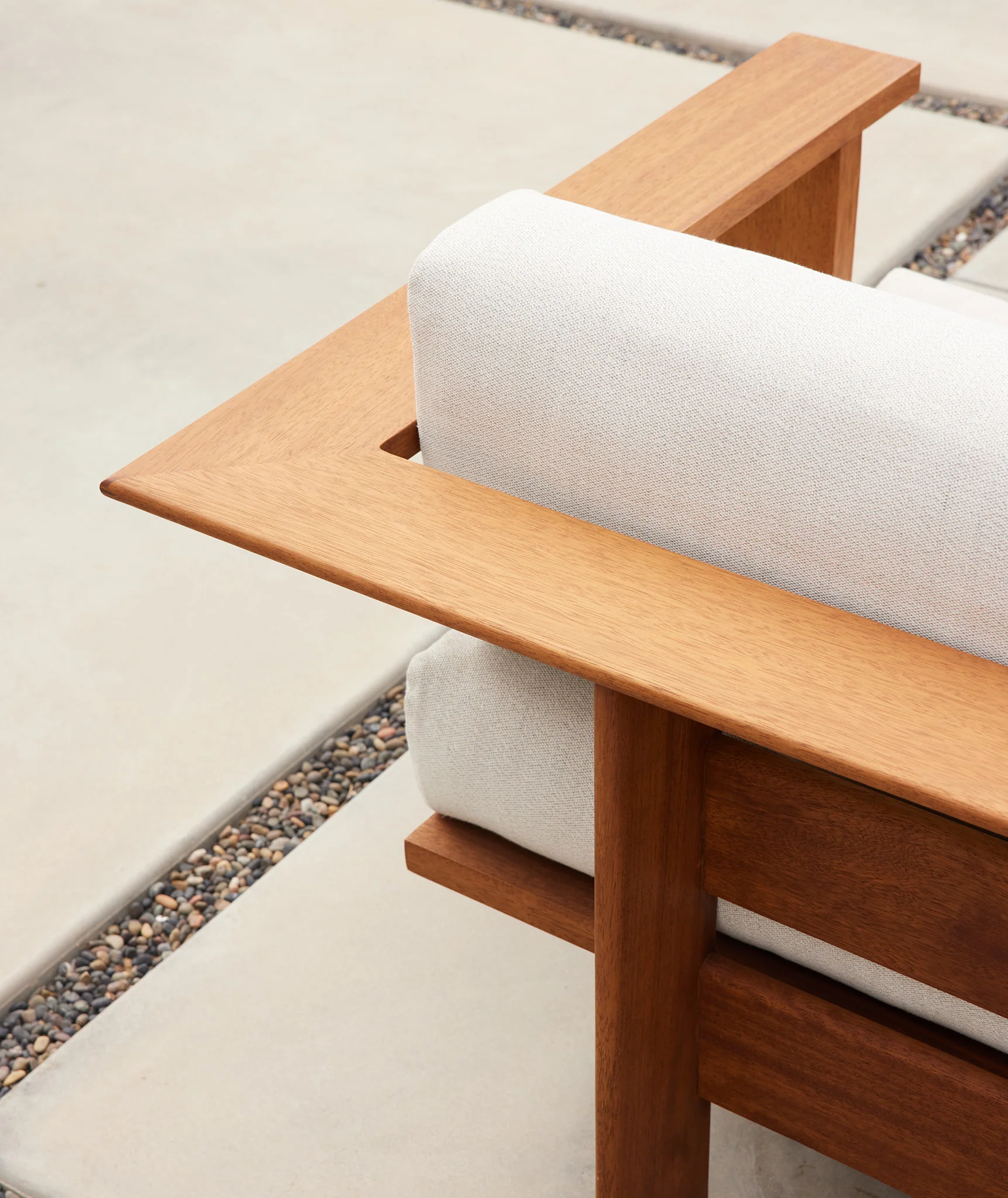 bf-rail-sofa-36
