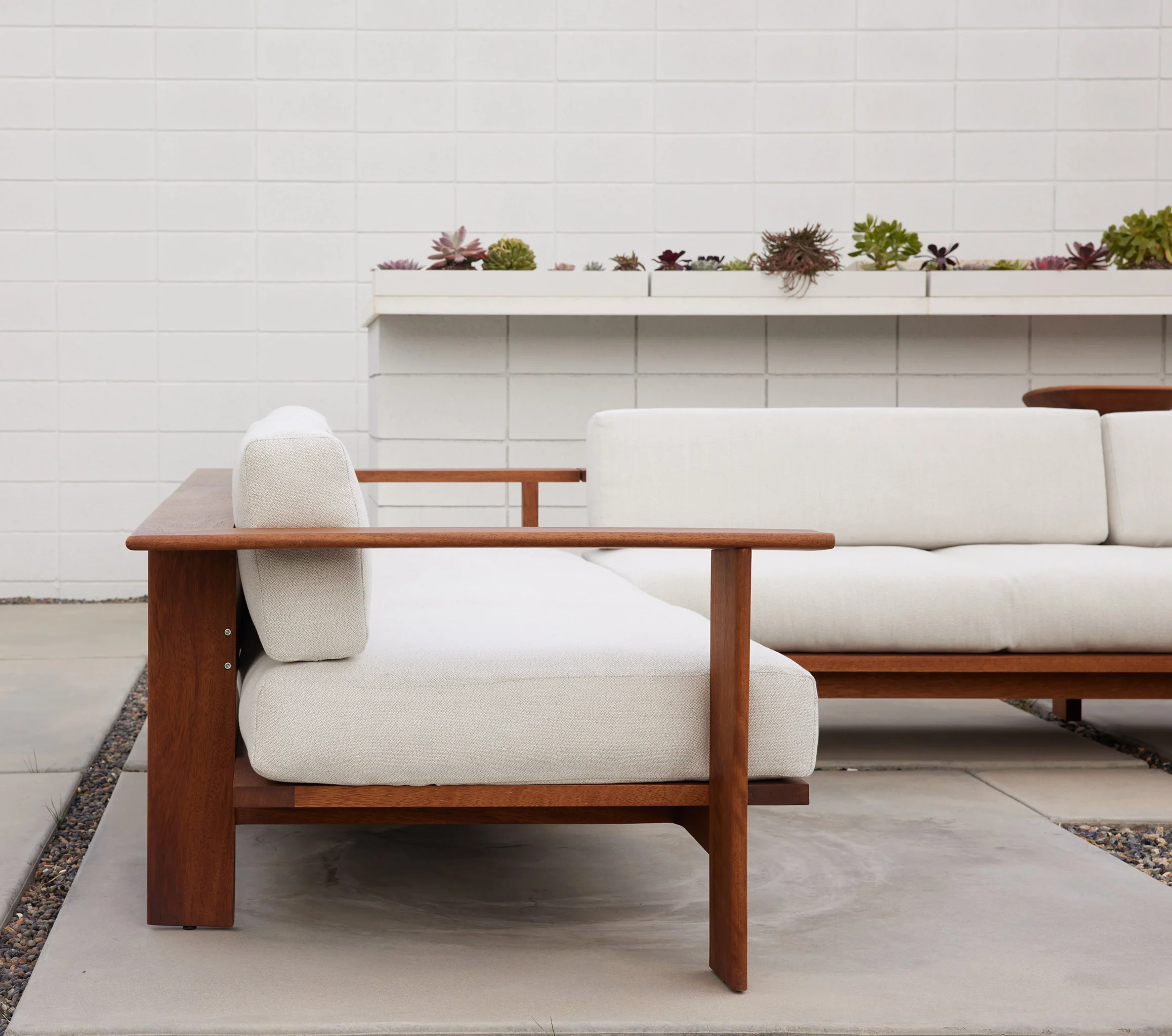 bf-rail-sofa-37