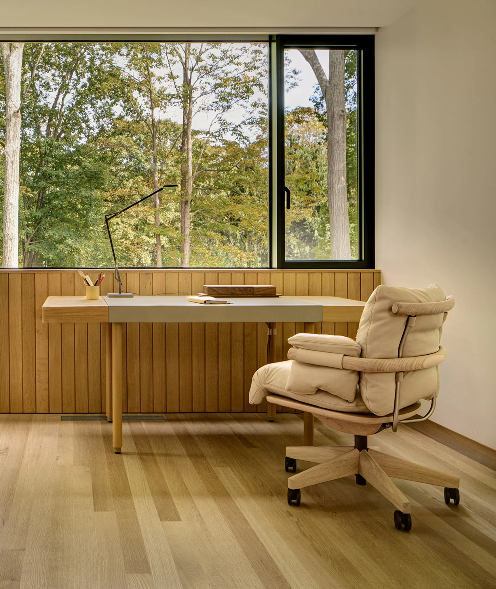 bf-ramus-low-back-chair-01-1