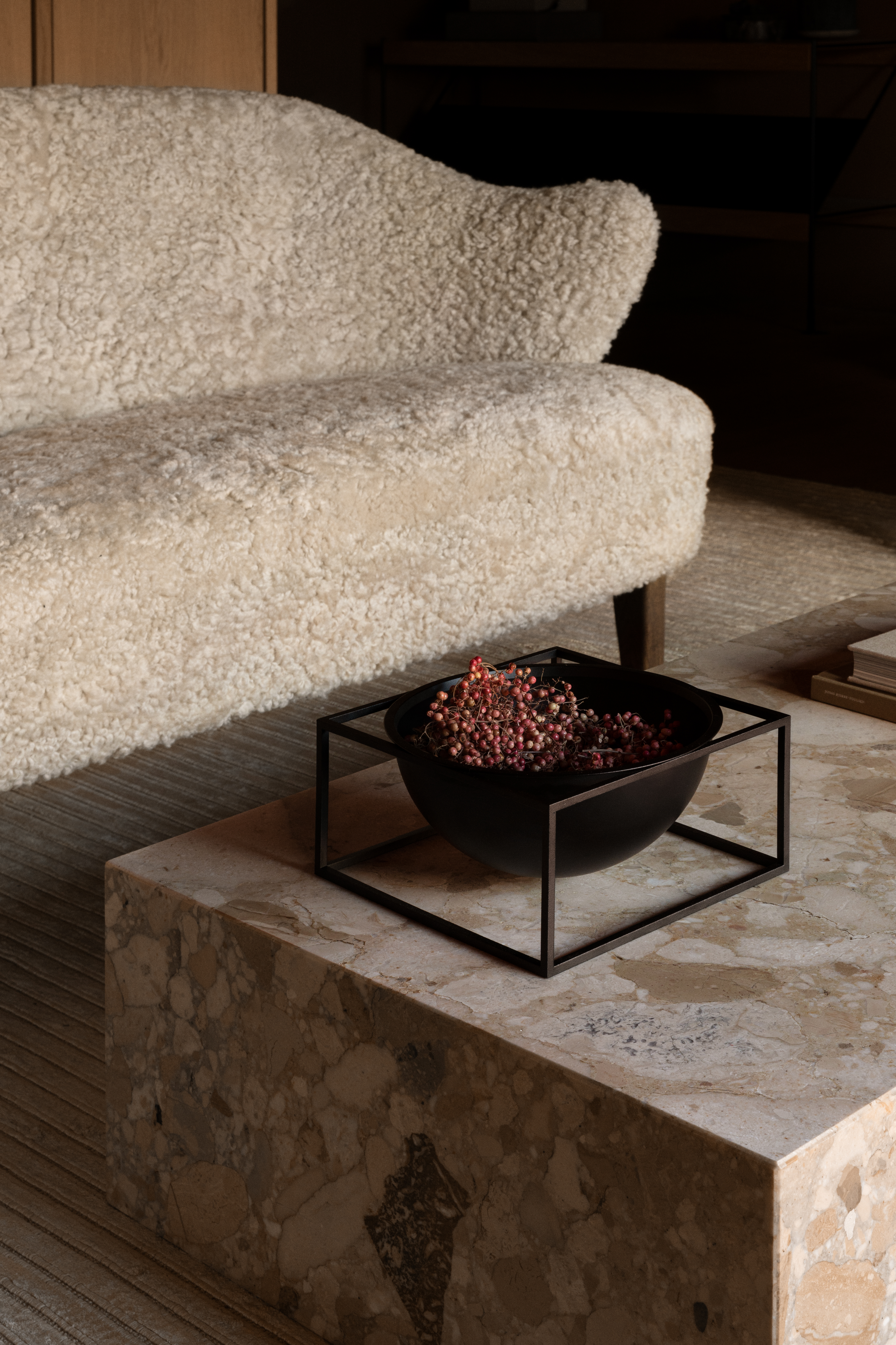 bylassen-ingeborg-sofa-kubus-bowl-centerpiece-large-300