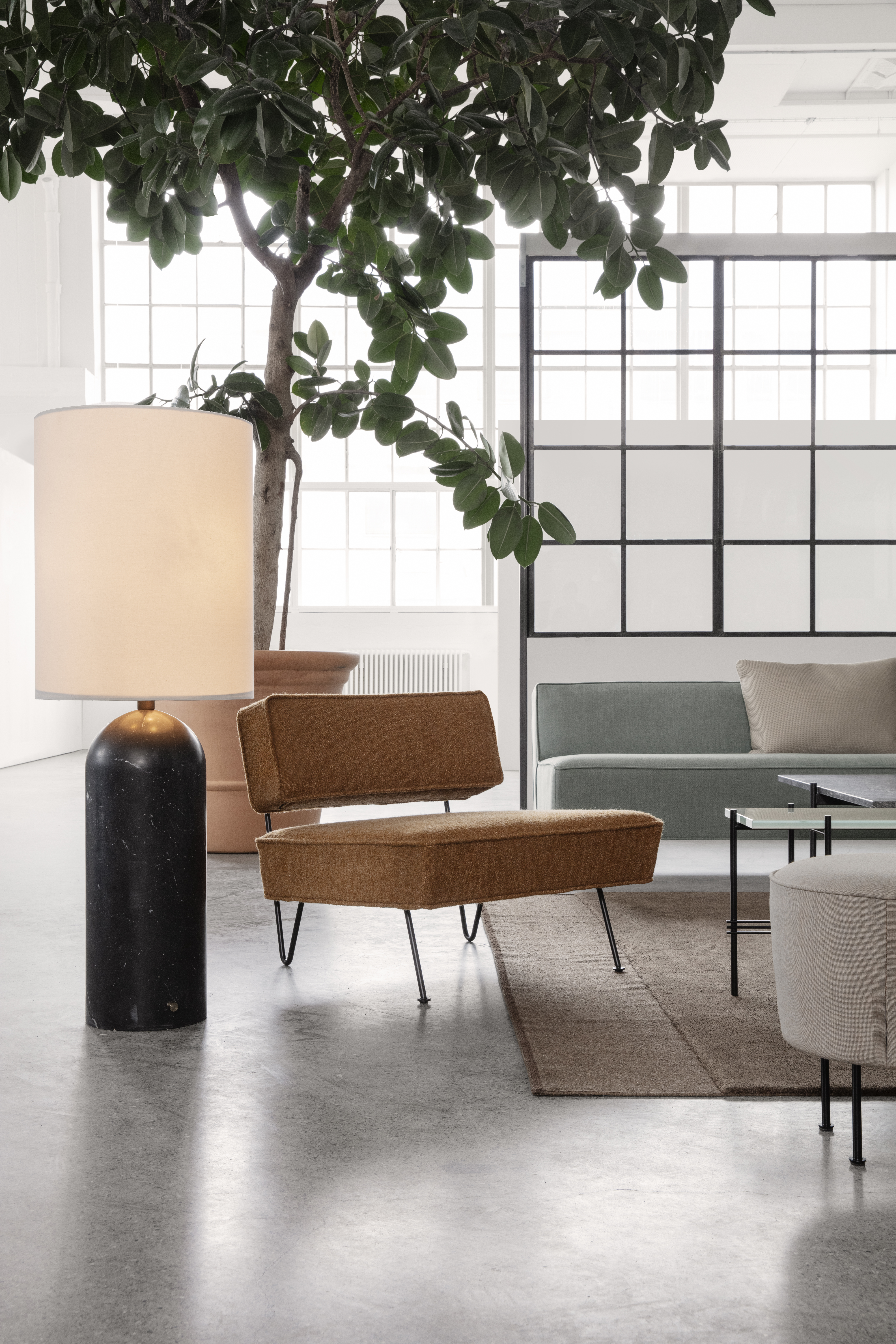 contract-gravityfloorlampxl-gtloungechair-modernlinesofa-staycushion-modernlinepouffe-tsconsole-tscoffeetable-on
