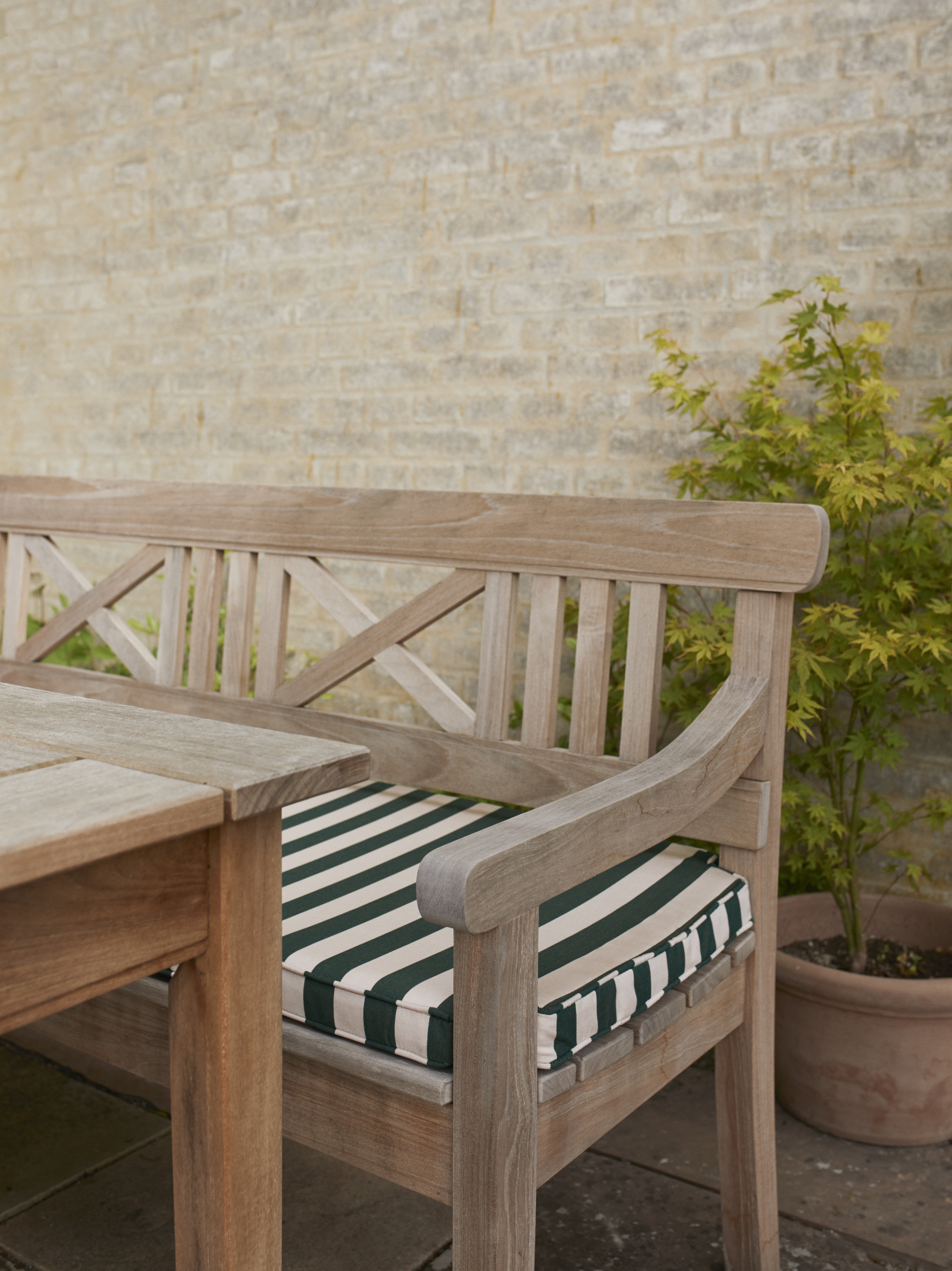 drachmann165-cushion-light-apricot-green-stripes-04