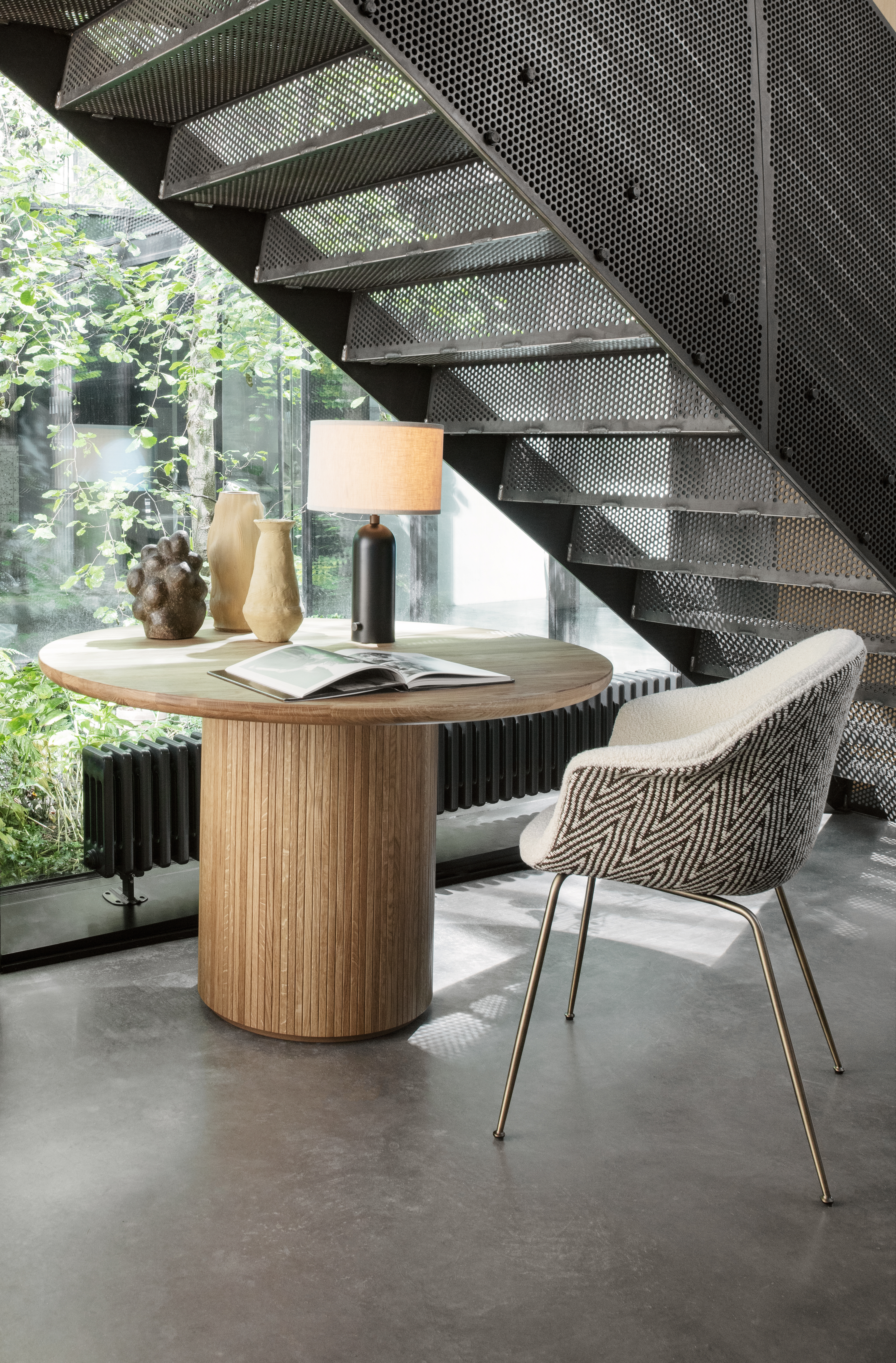 epiccoffeetable-moondiningtable-gravitytablelamp-batdiningchair-on