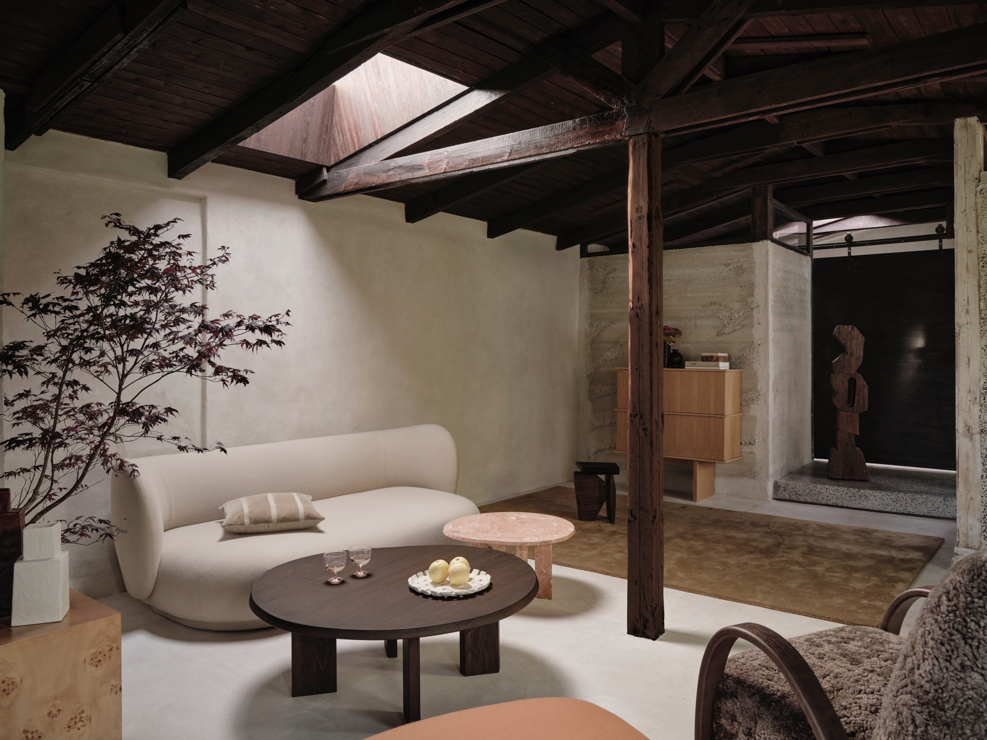 fermliving-aw24-tarncoffeetable-darkstainedbeech-1104270014-ricoloungersofa-tonus-135off-white-1104270197-1104270500-1104270503