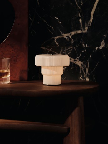 fermliving-aw25-rippleportablelamp-h10-white-1104272107