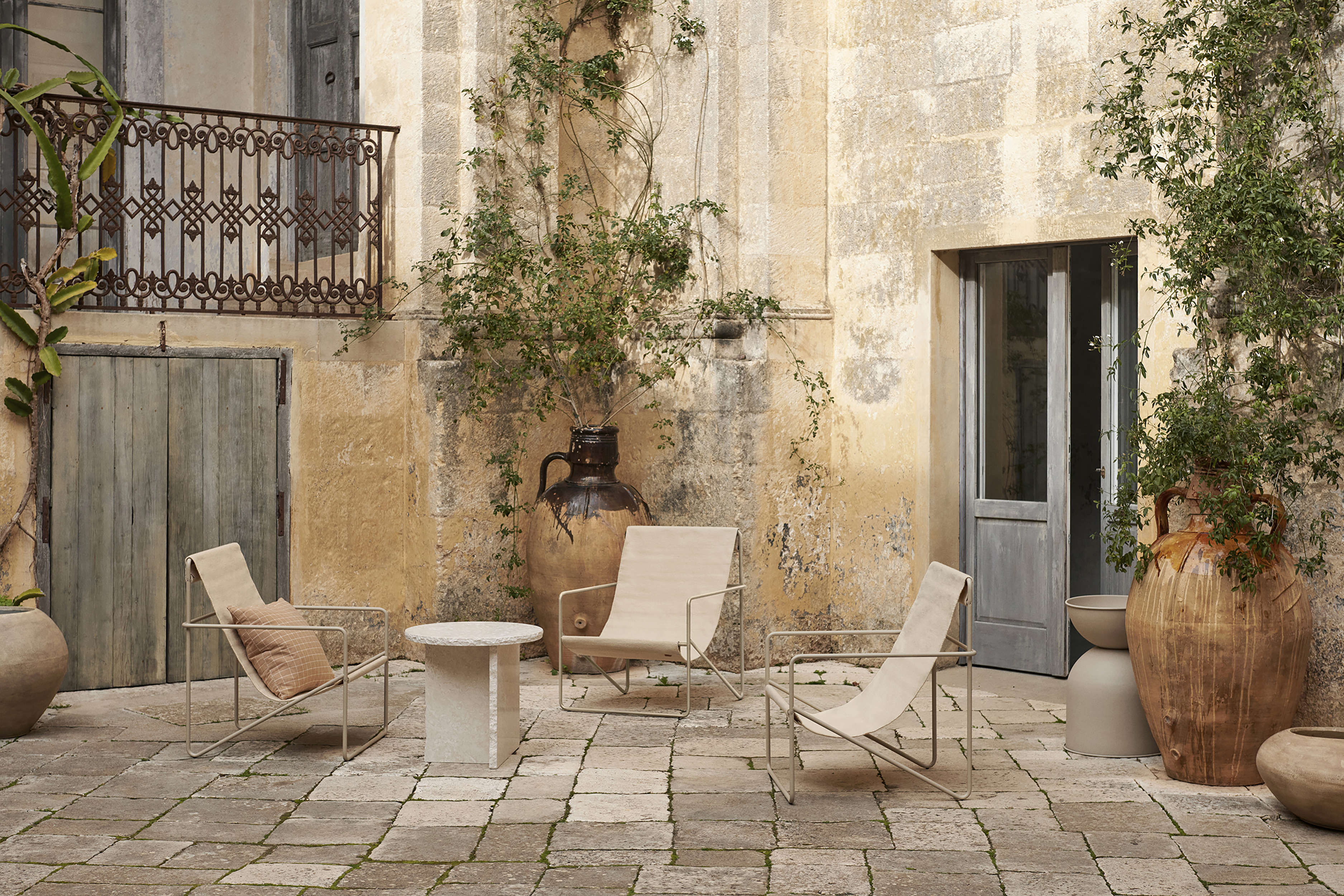 fermliving-ss23-desertloungechair-1104267051-image-02