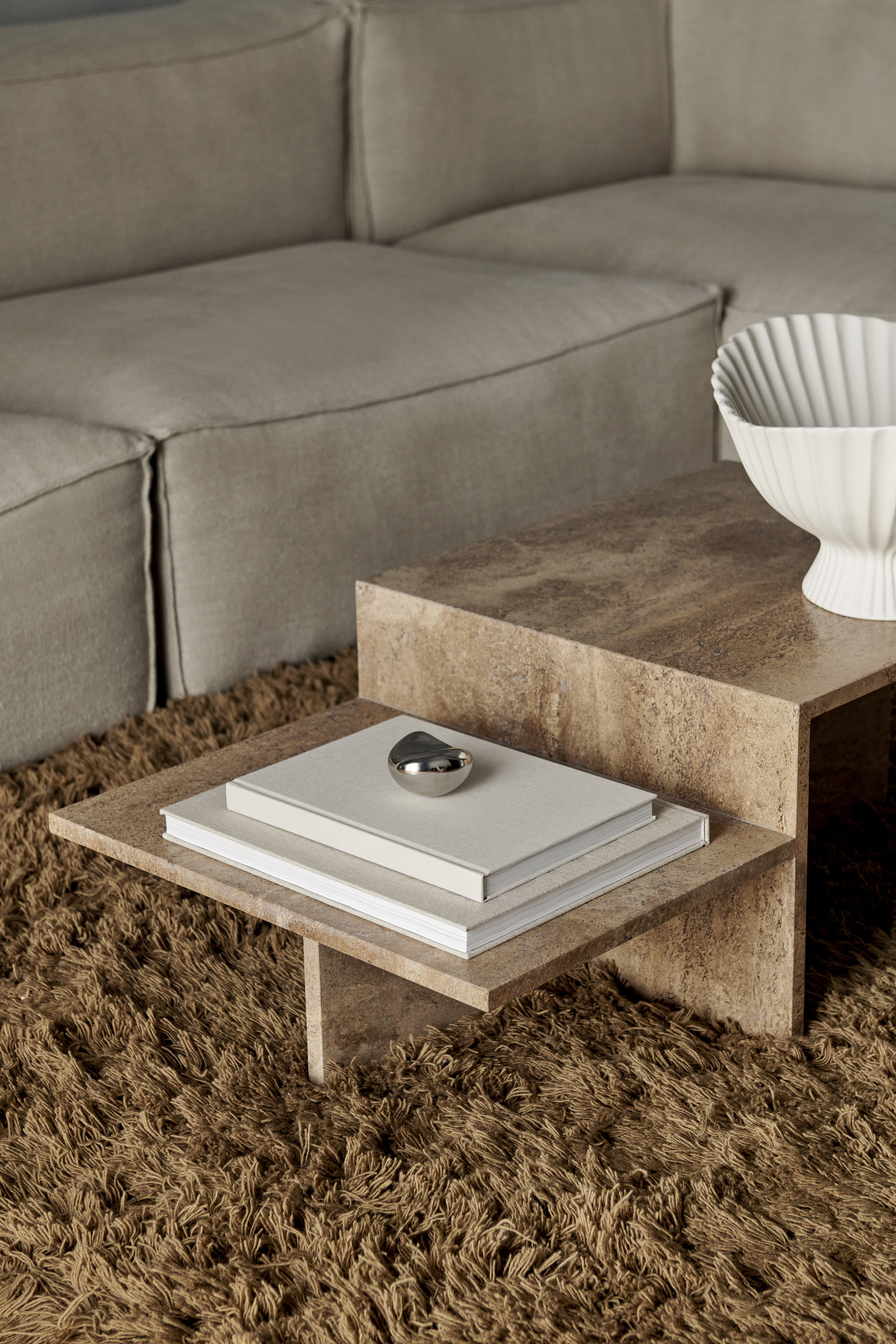fermliving-ss23-distinctcoffeetable-1104267696-sculpturalobject-110106507-image-01