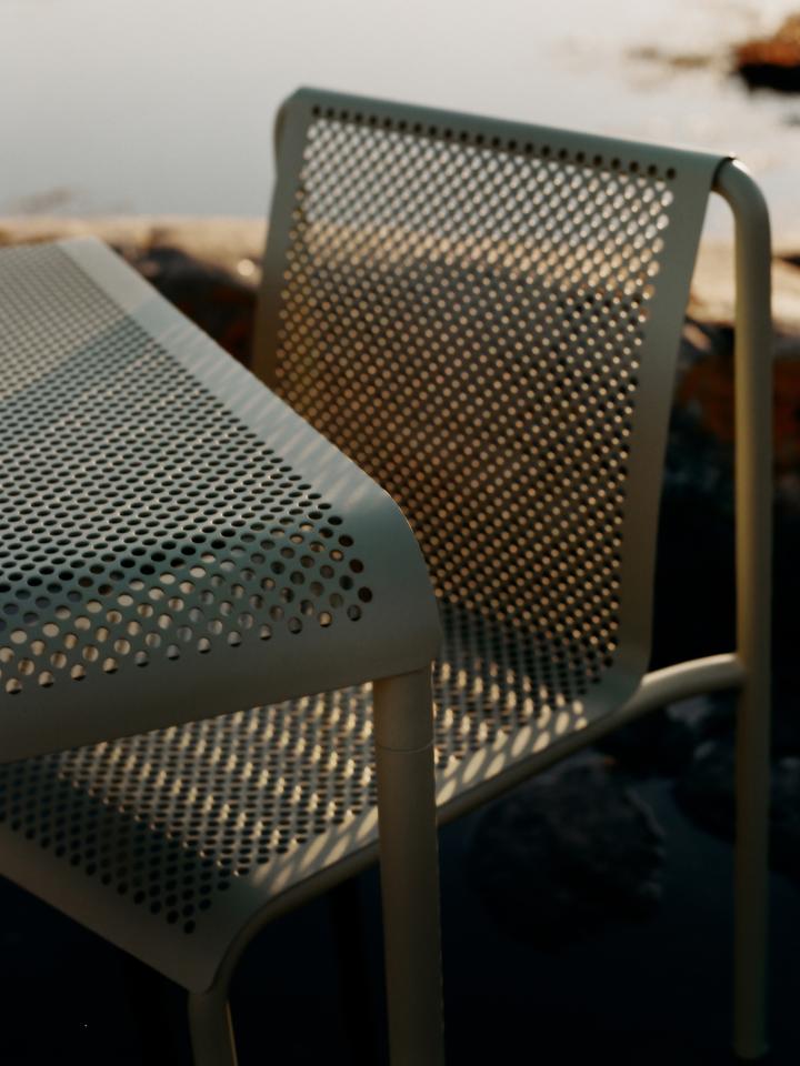 fermliving-ss25-dapplechair-teagreen-1104270683-dappletable-80x80-teagreen-1104270689-2