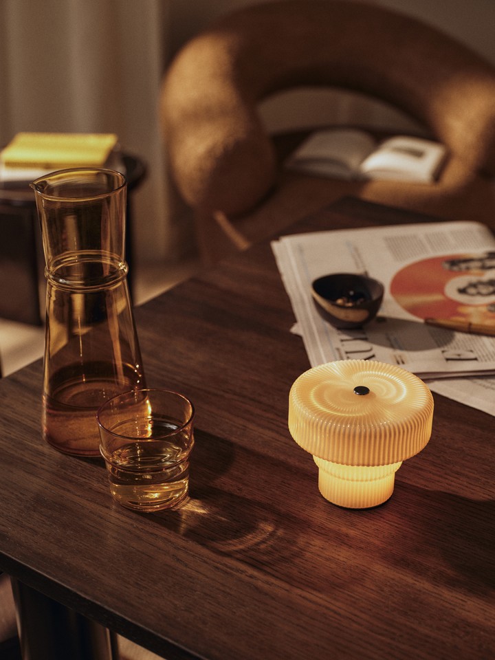 fermliving-ss26-aturadiningtable-1104273617-1104273616-rippleportablelamp-1104272783-boyacarafe-1104272741