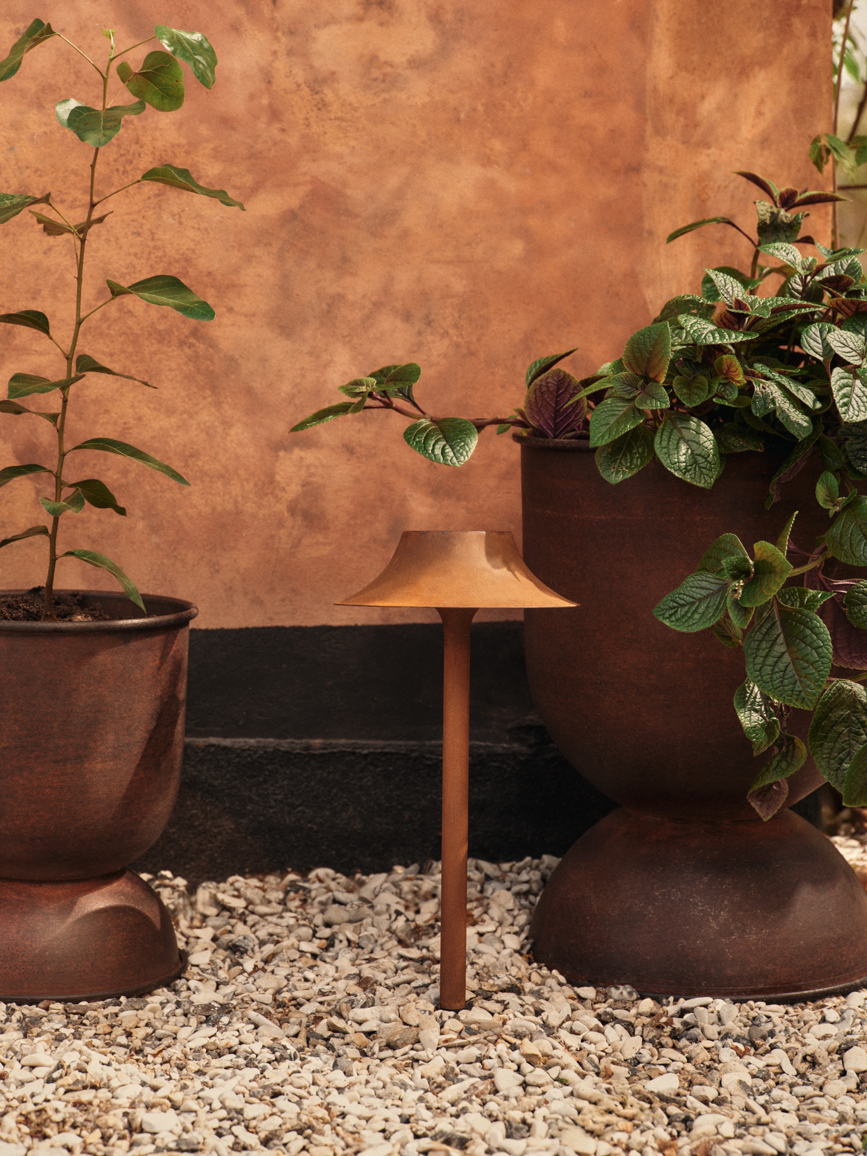 fermliving-ss26-cortivooutdoorsolarlight-1104273185-hourglasspot-1104272164-1104272163