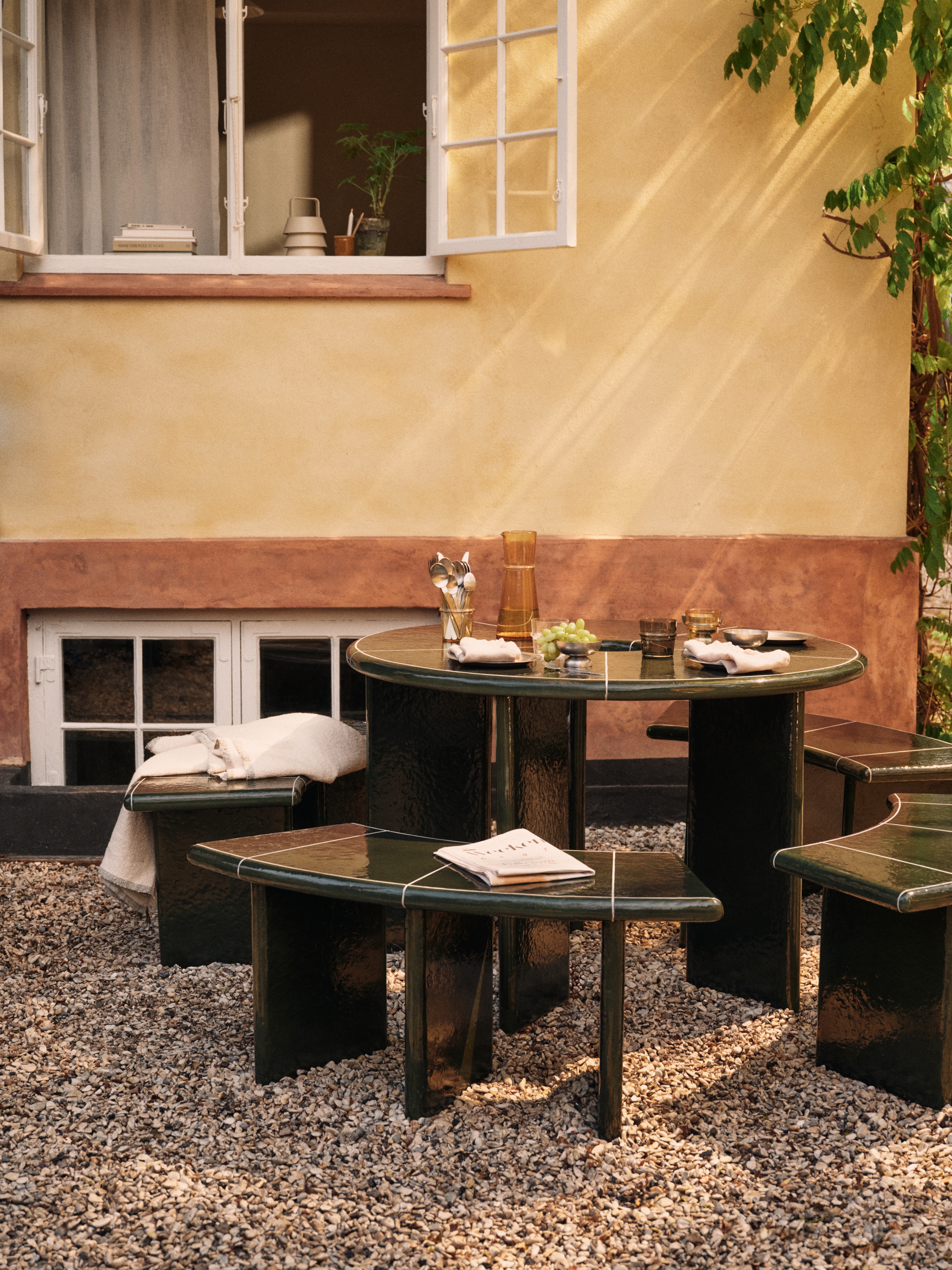 fermliving-ss26-deyadiningtable-1104272976-deyacurvedbench-1104272937-boyacarafe-1104272741-1773370711