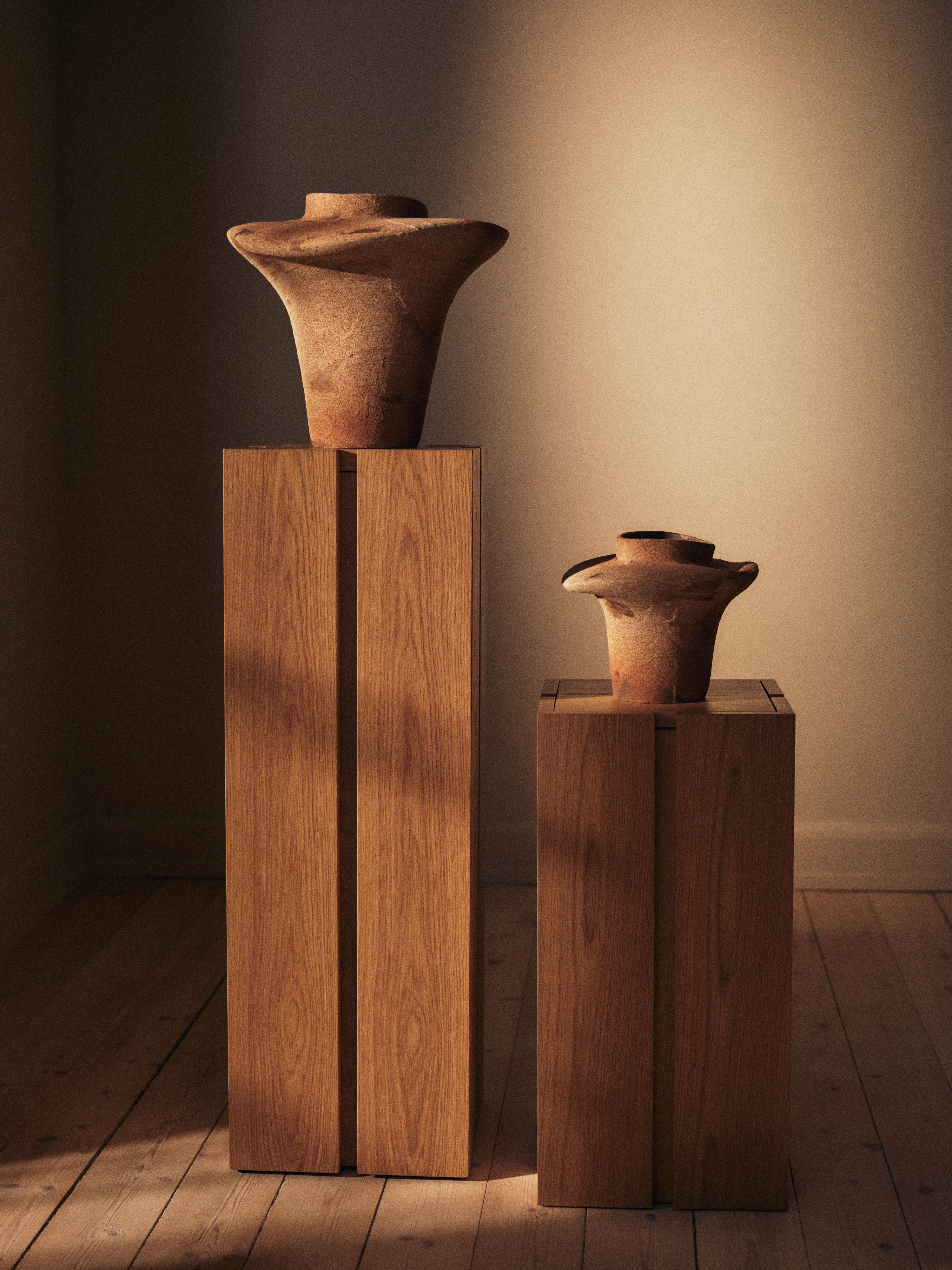 fermliving-ss26-eviovase-1104272541-1104272538-parcelplinth-1104273069-1104273070