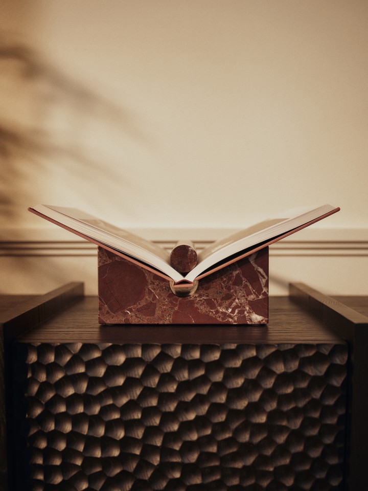 fermliving-ss26-tvarabookstand-1104273092-scarnisideboard-1104273034