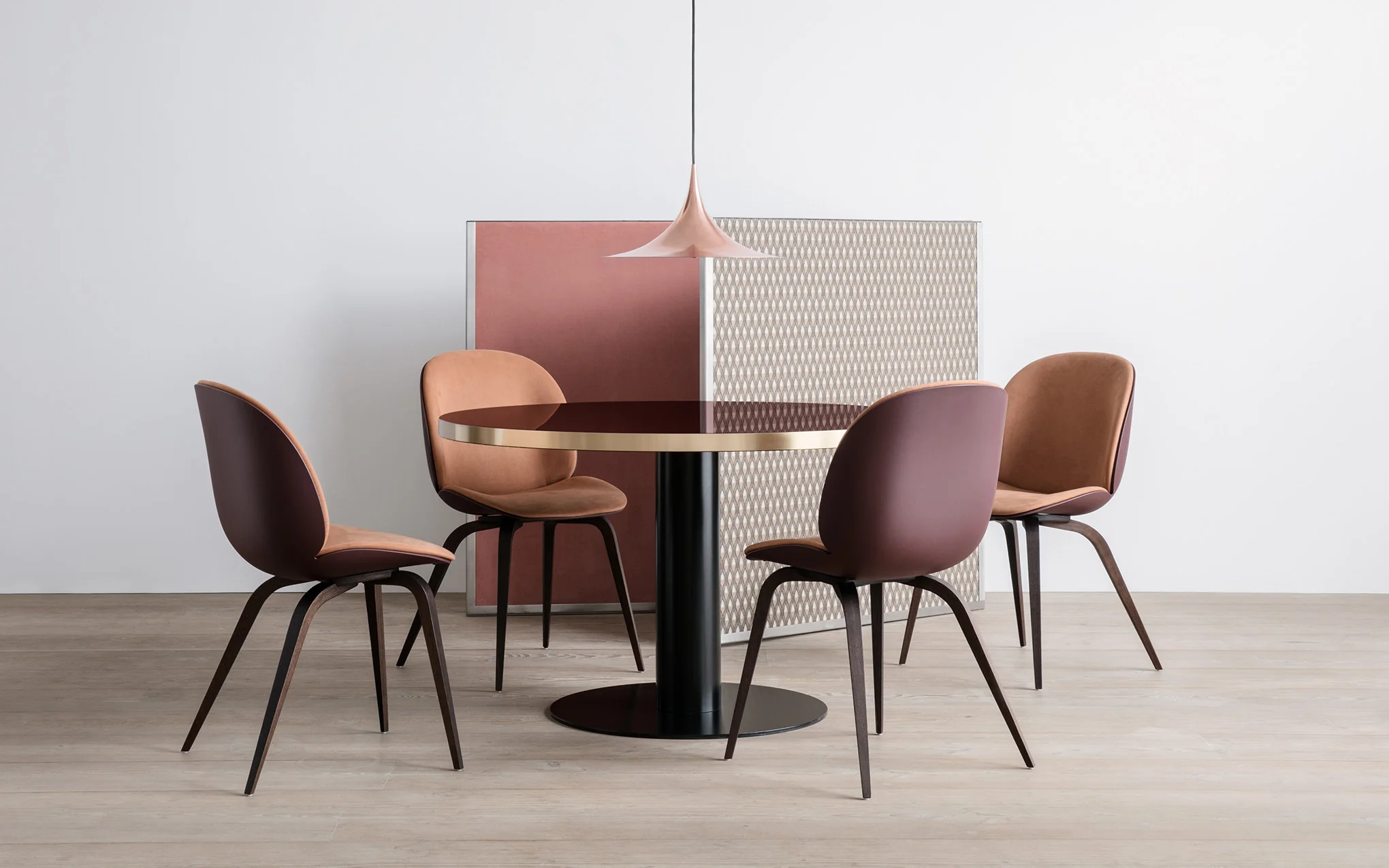 gubi-beetle-dining-chair-0004-front-upholstered-wooden-legs