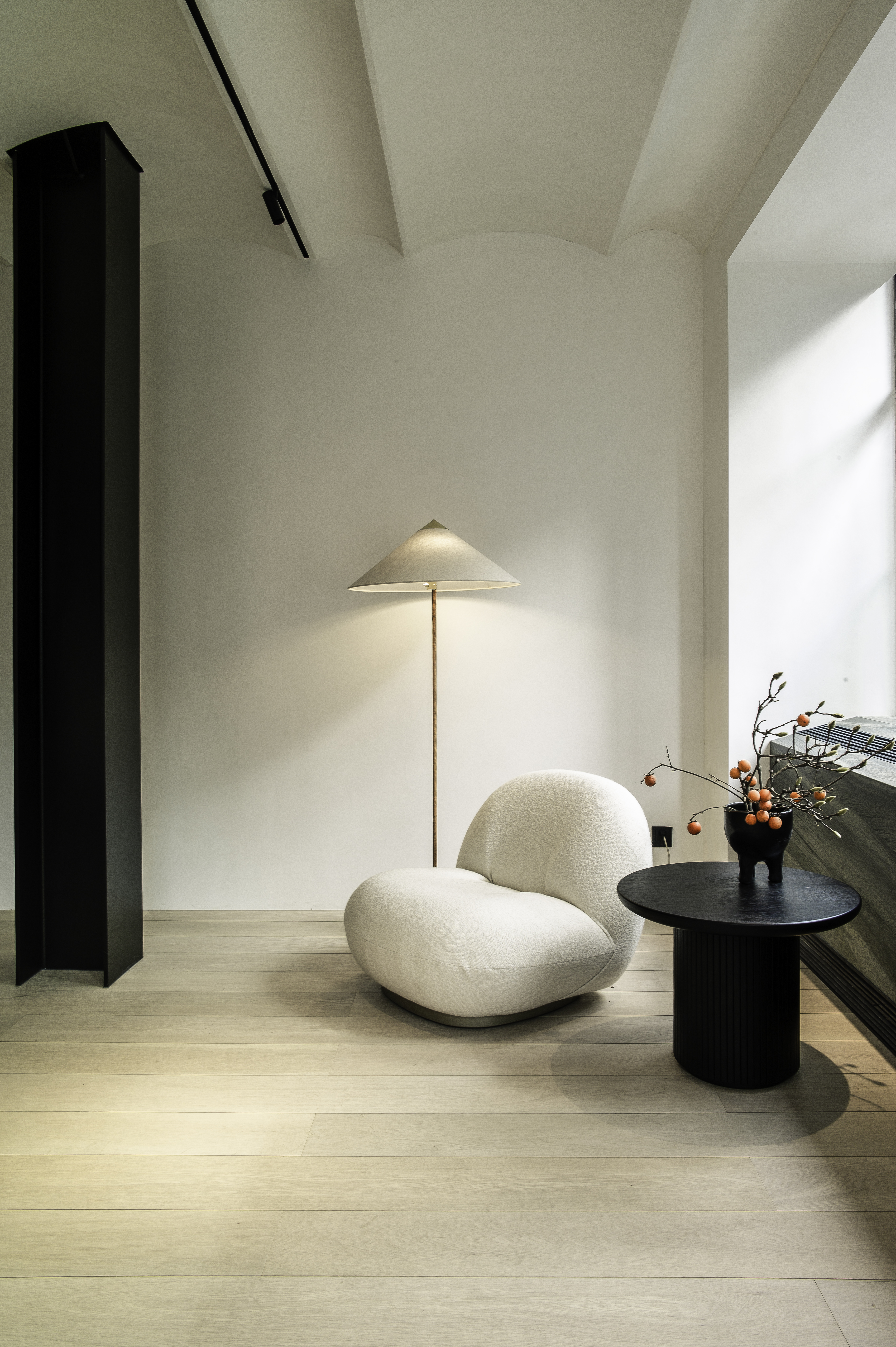 gubi-pacha-moon-19602-pacha-lounge-chair-by-pierre-paulin