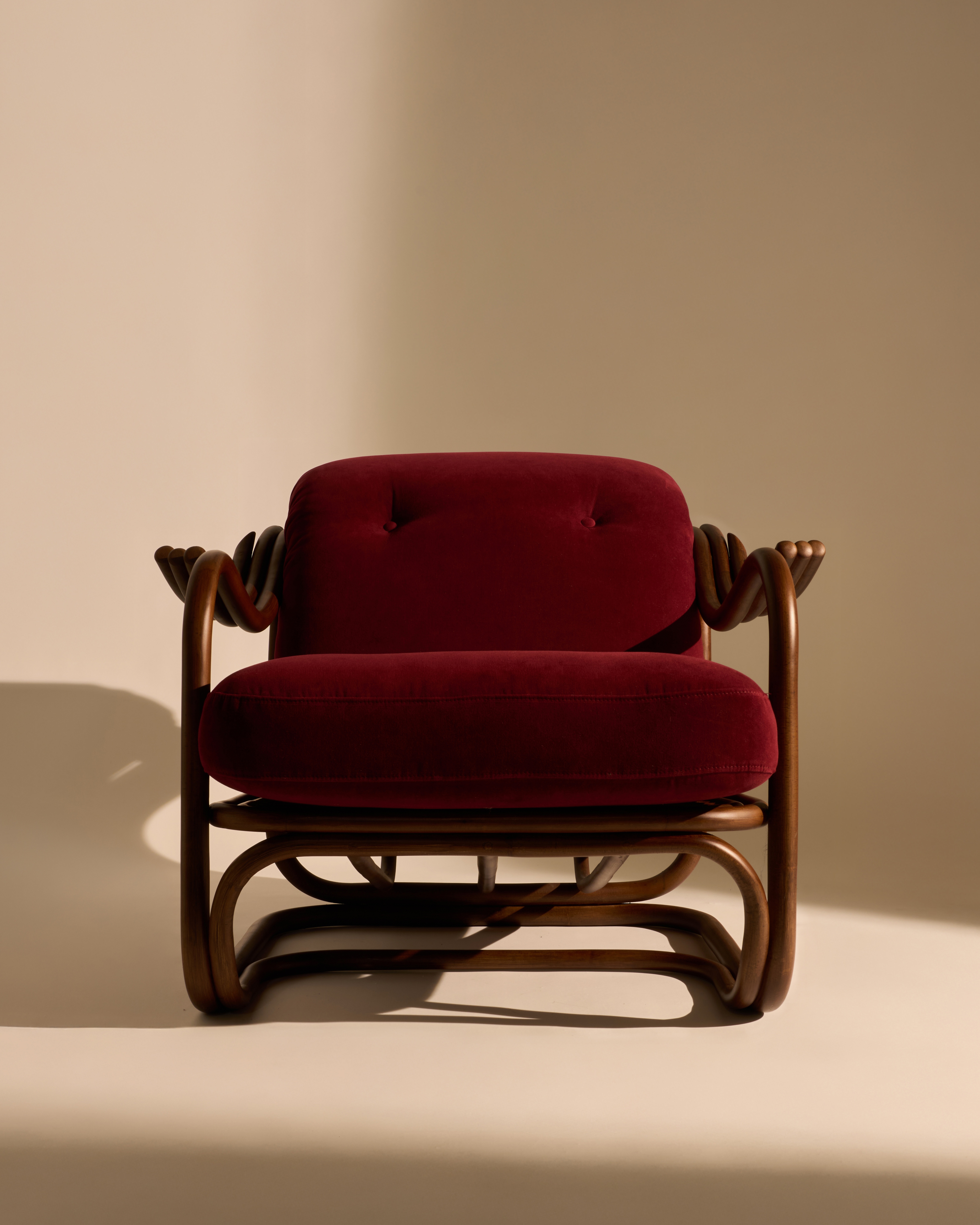 gubi-summer25-poltronatria-02