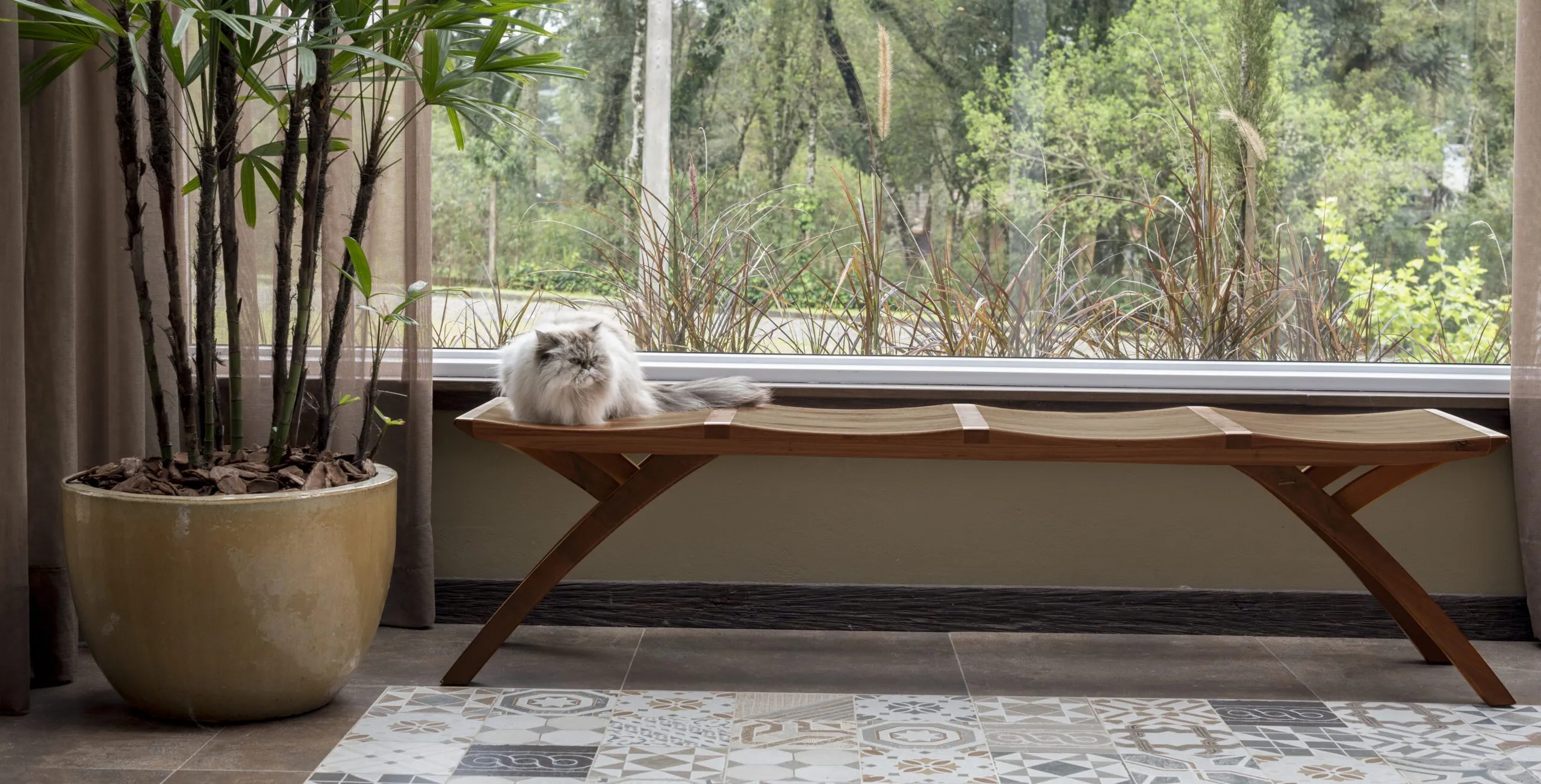 hero-ylla-bench-4-scaled