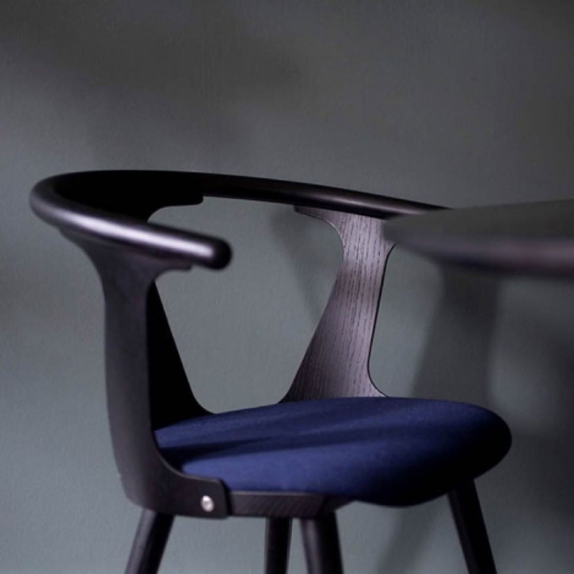 in-between-stool-detail