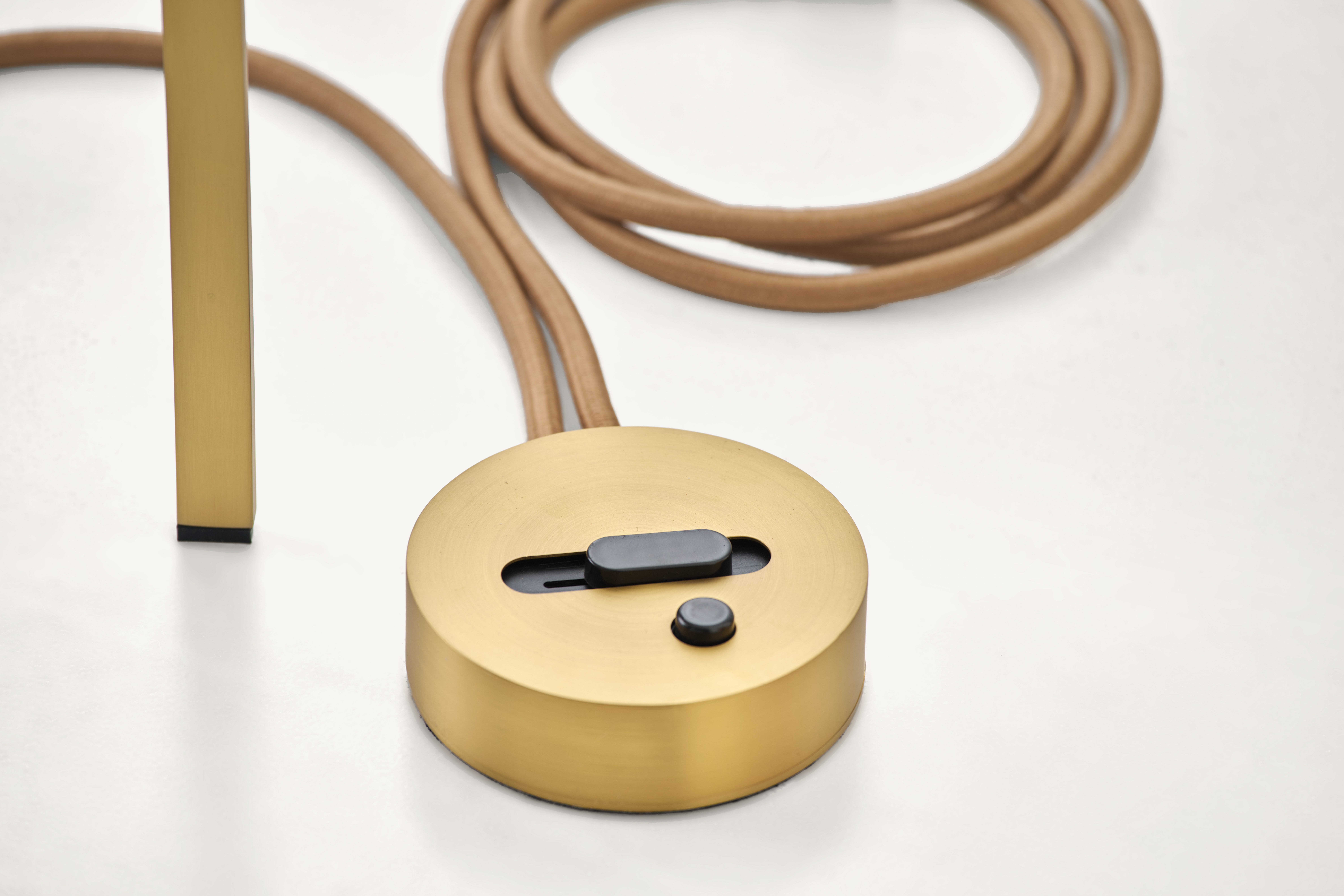 johnsonkelly-floor-lamp-bf-600-ss-sb-detail