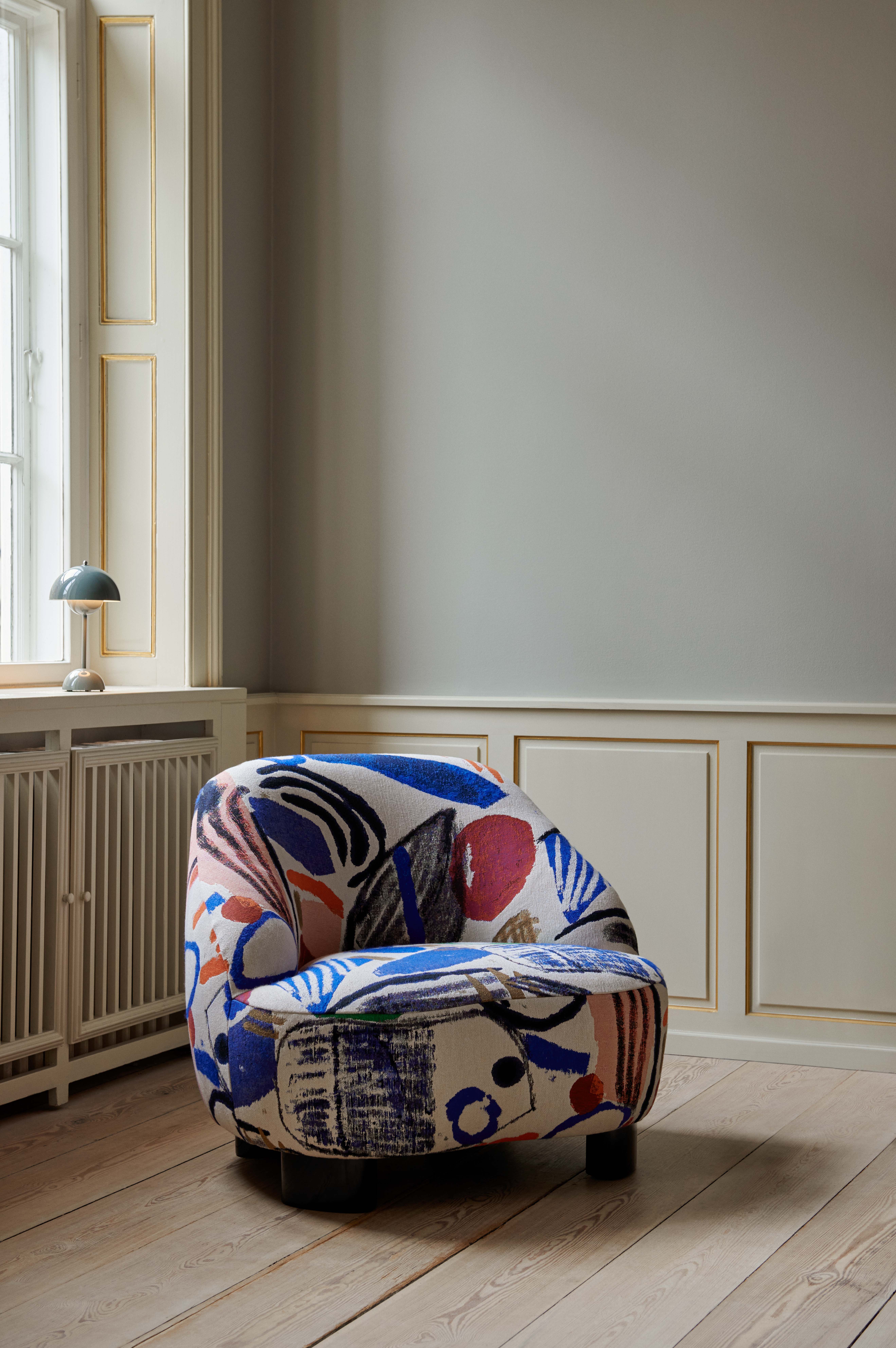 margas-lc1-in-black-lacquered-oak-w-pierre-frey-f3528001-flowerpot-vp9-in-stone-blue