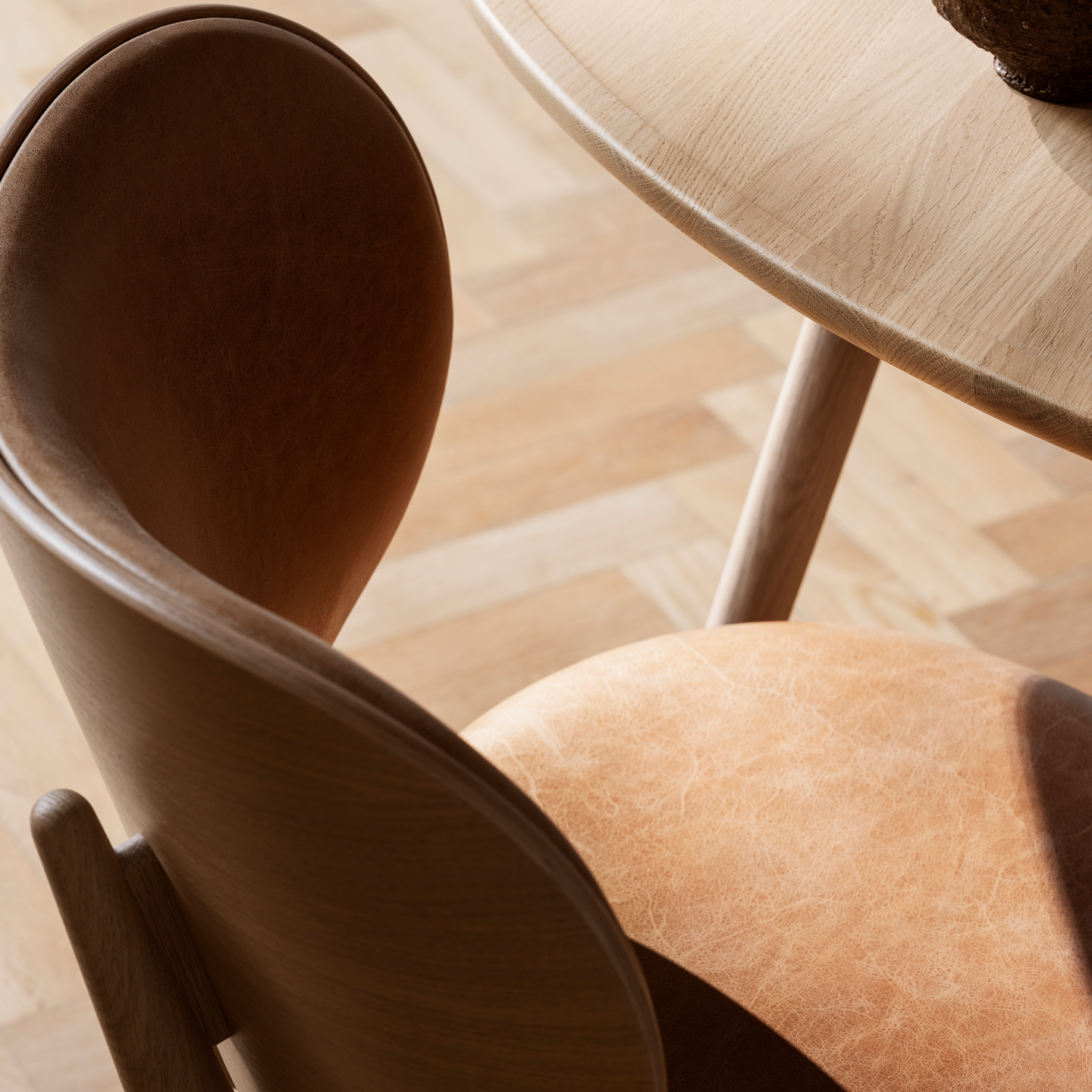 mater-01201-mattlacqueredoak-diningchair-lifestyle1-1x1