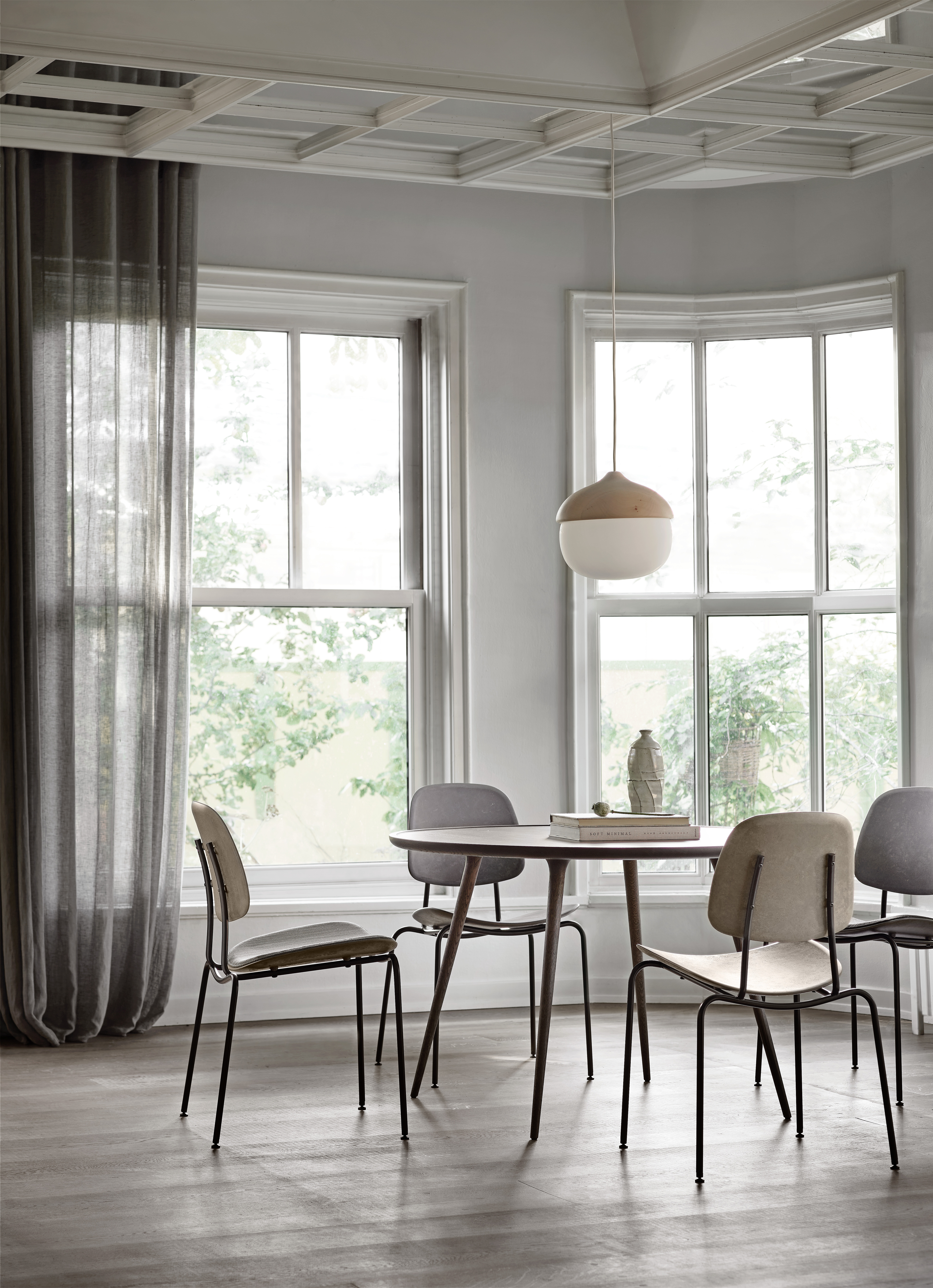 mater-20001-20003-20004-compound-dining-01407-accent-table-02302-terho-lamp-lifestyle-4