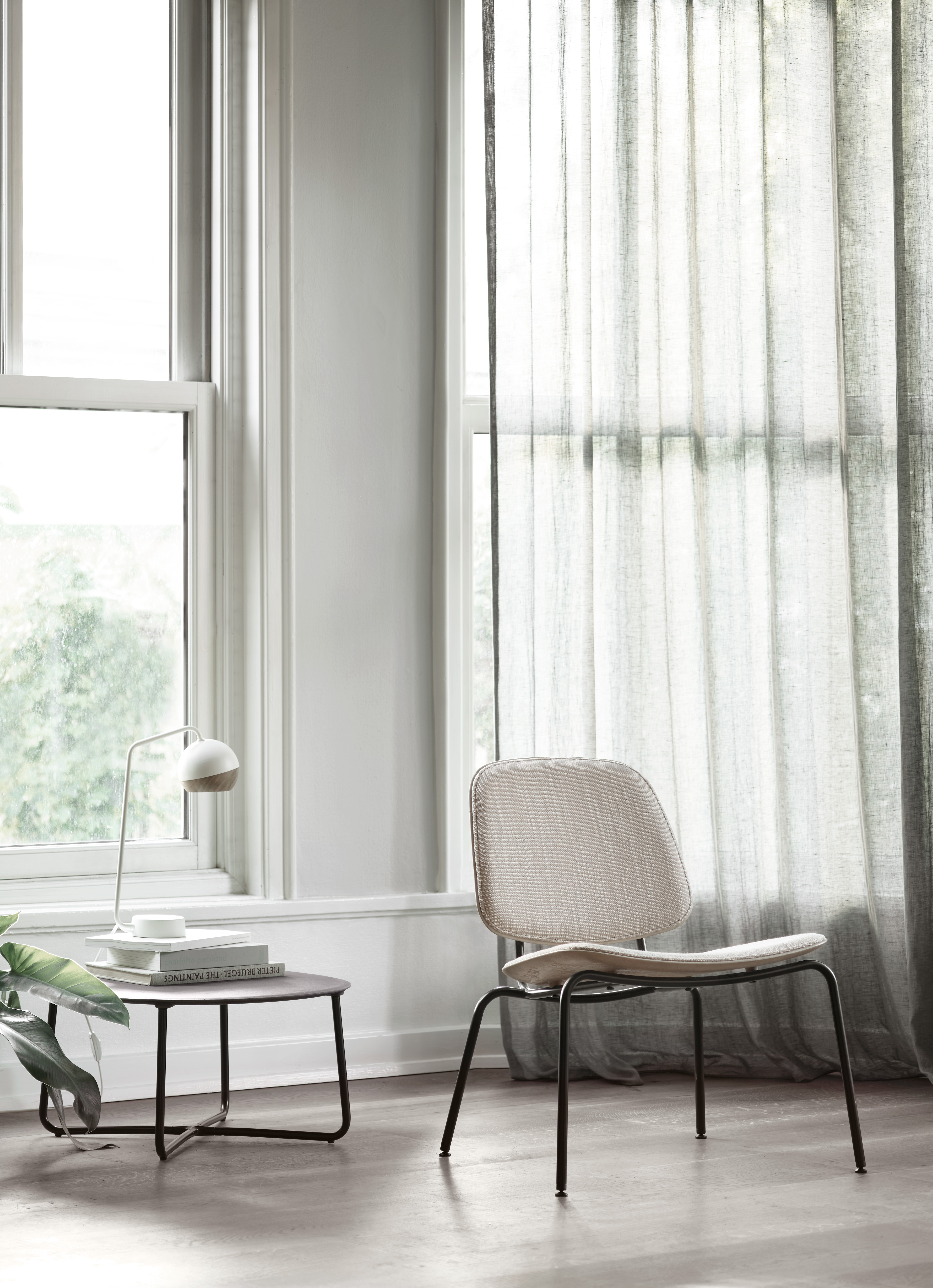 mater-21004-compound-lounge-lily-lounge-table-23013-02521-ray-table-lamp-lifestyle-5