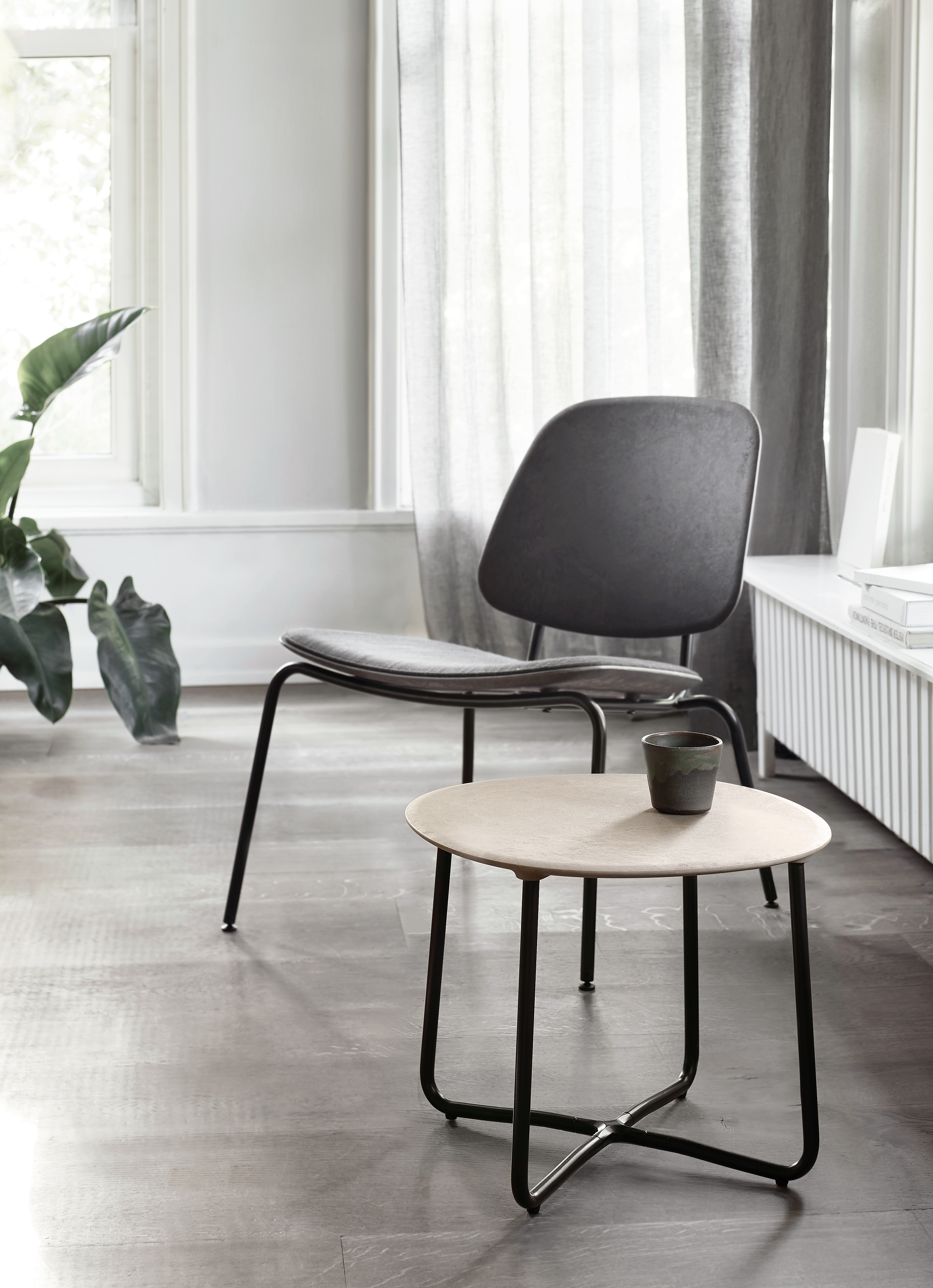 mater-23006-lily-side-table-21003-compound-lounge-lifestyle-6