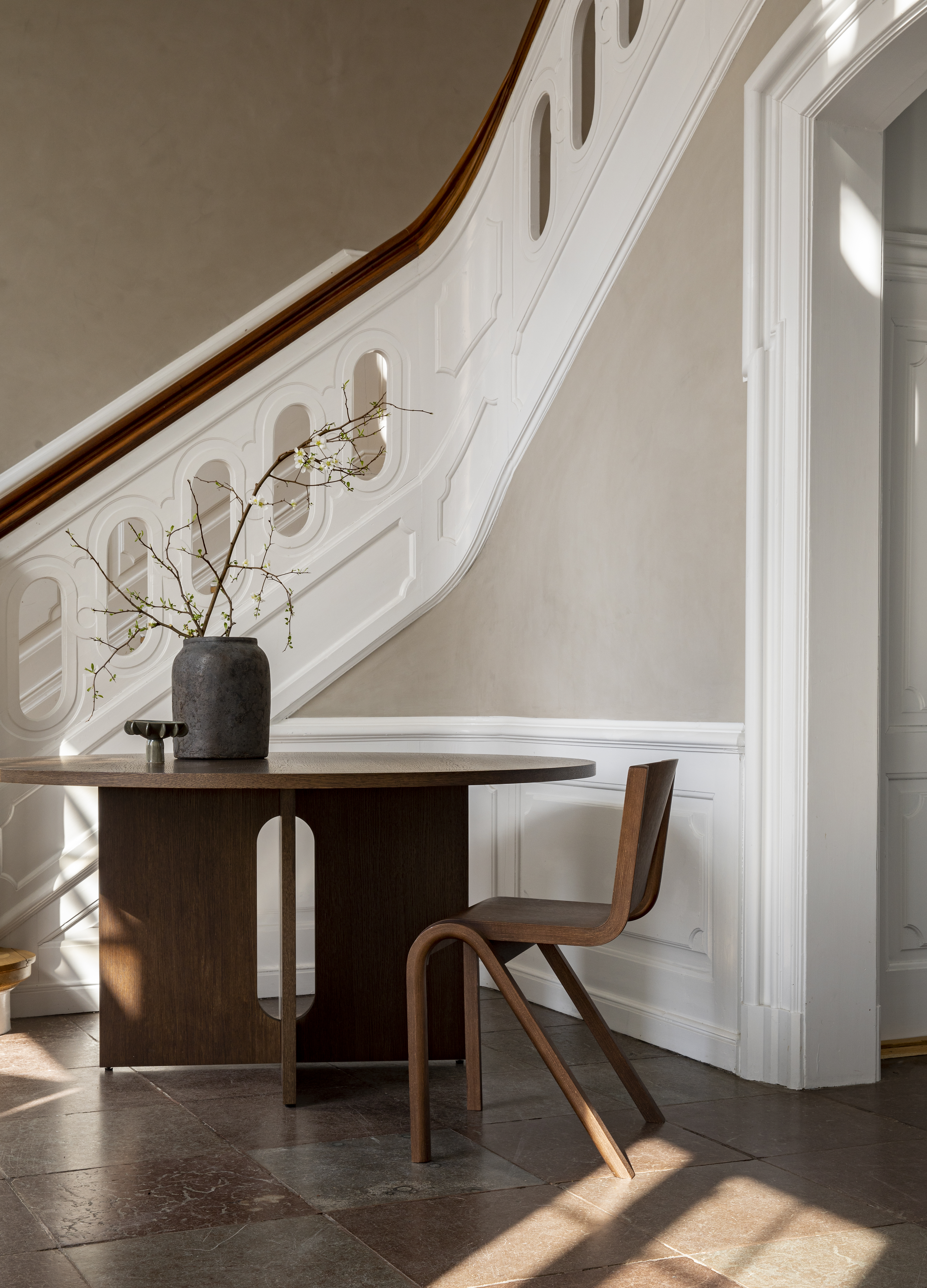 menu-androgyne-dining-table-ready-dining-chair-3