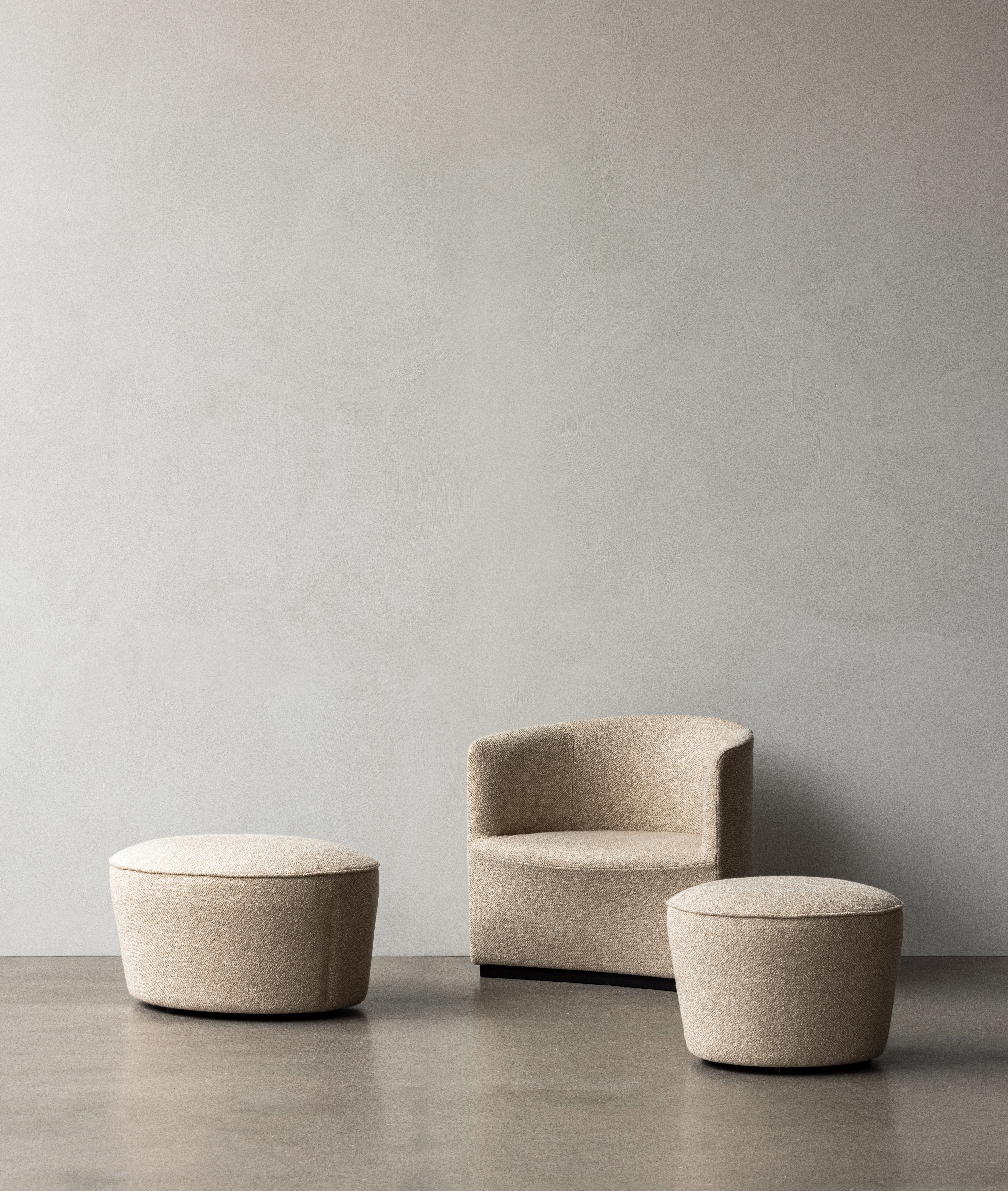 menu-cairn-pouf-tearoom-lounge-chair-1