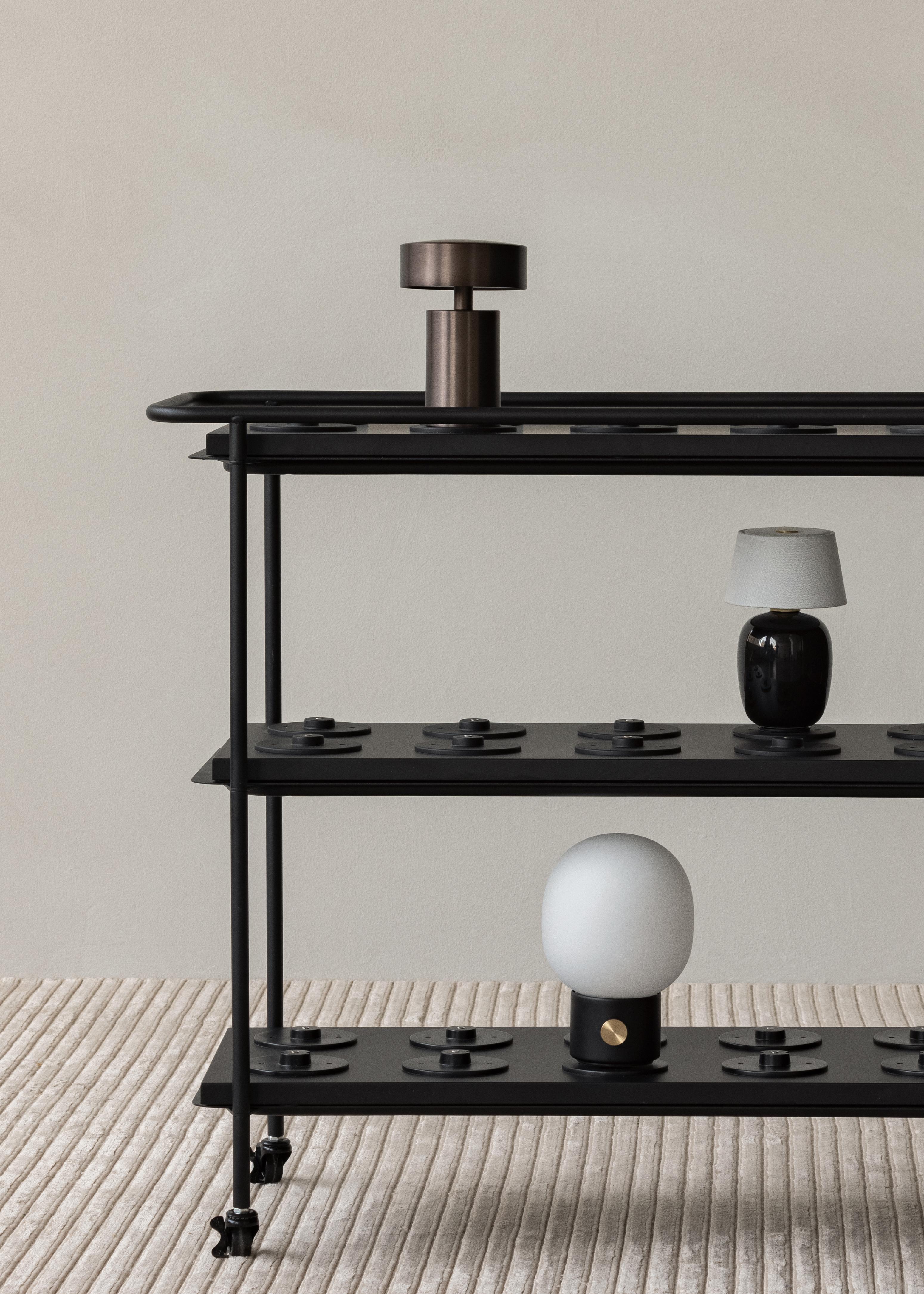 menu-column-table-lamp-portable-torso-table-lamp-portable-jwda-table-lamp-portable-charging-borad-charging-trolley-houkime-rug-1