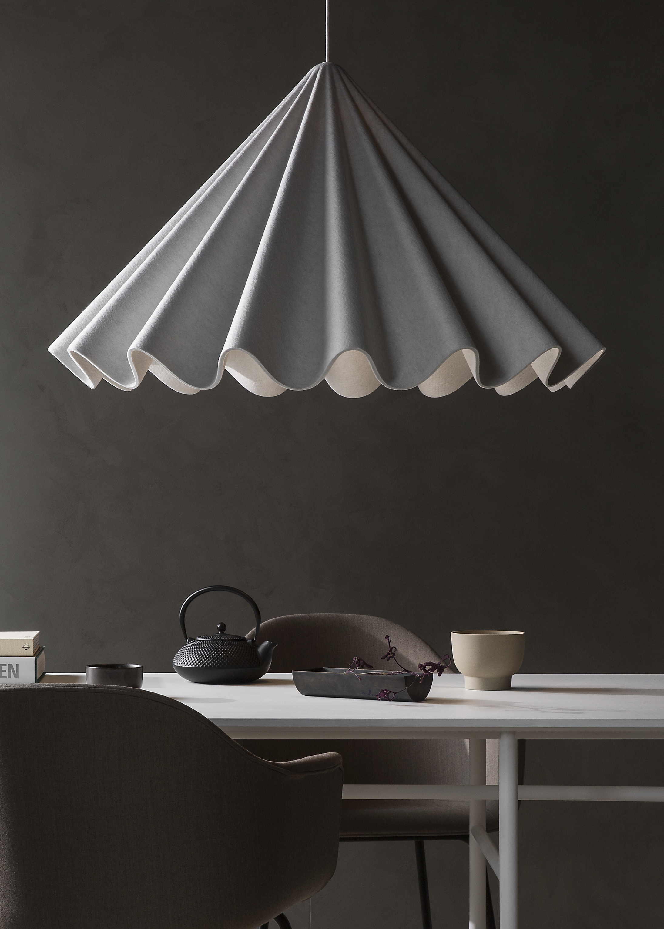 menu-dancing-pendant-harbour-chair-split-tray
