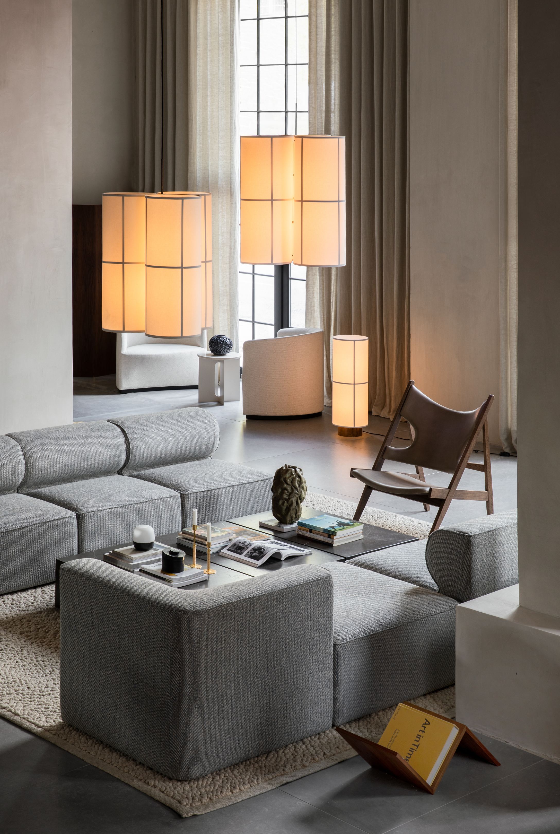 menu-eave-modular-sofa-hashira-pendant-cluster-hashira-floor-lamp-knitting-chair