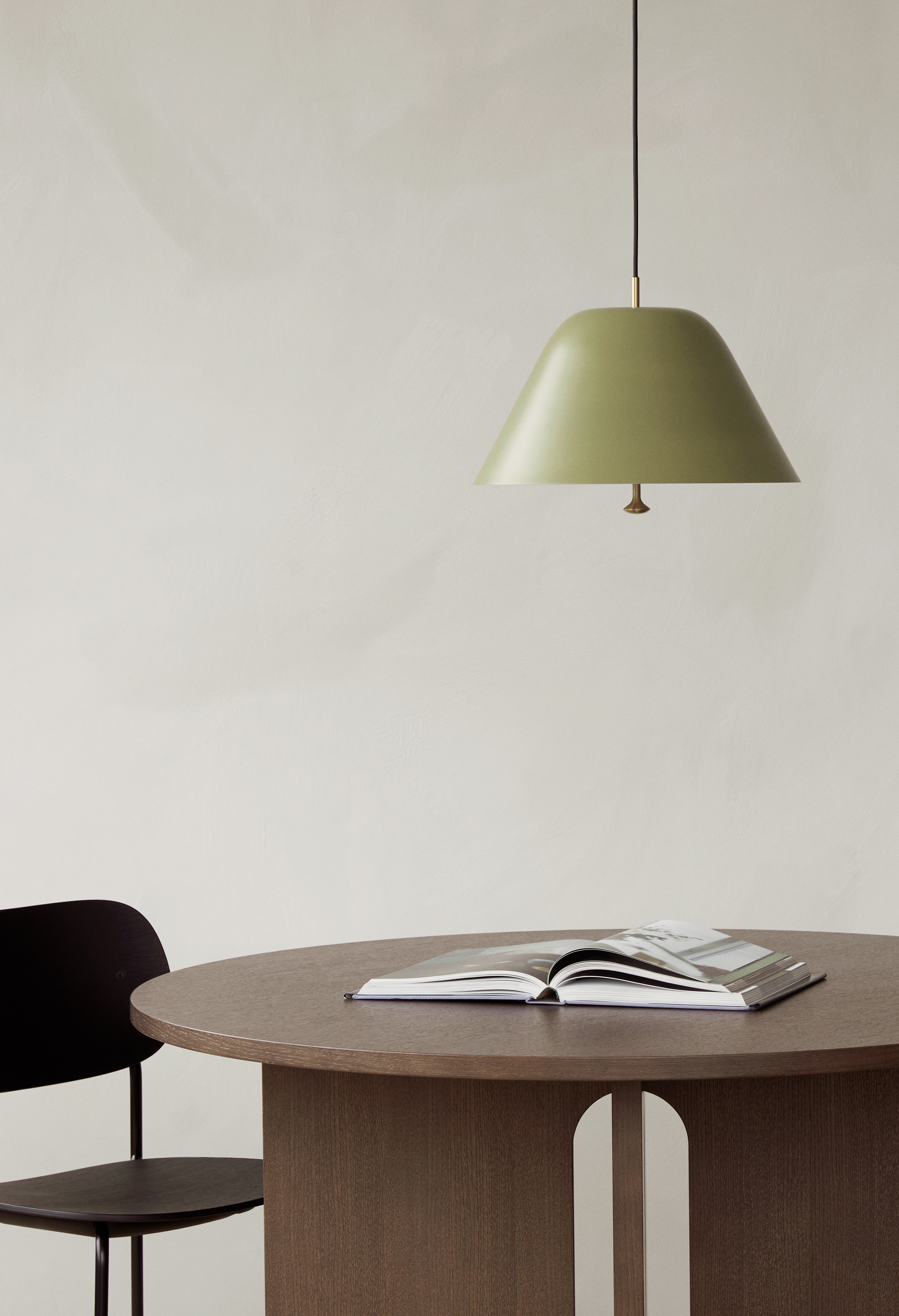 menu-levitate-pendant-androgyne-dining-table-co-chairs-2