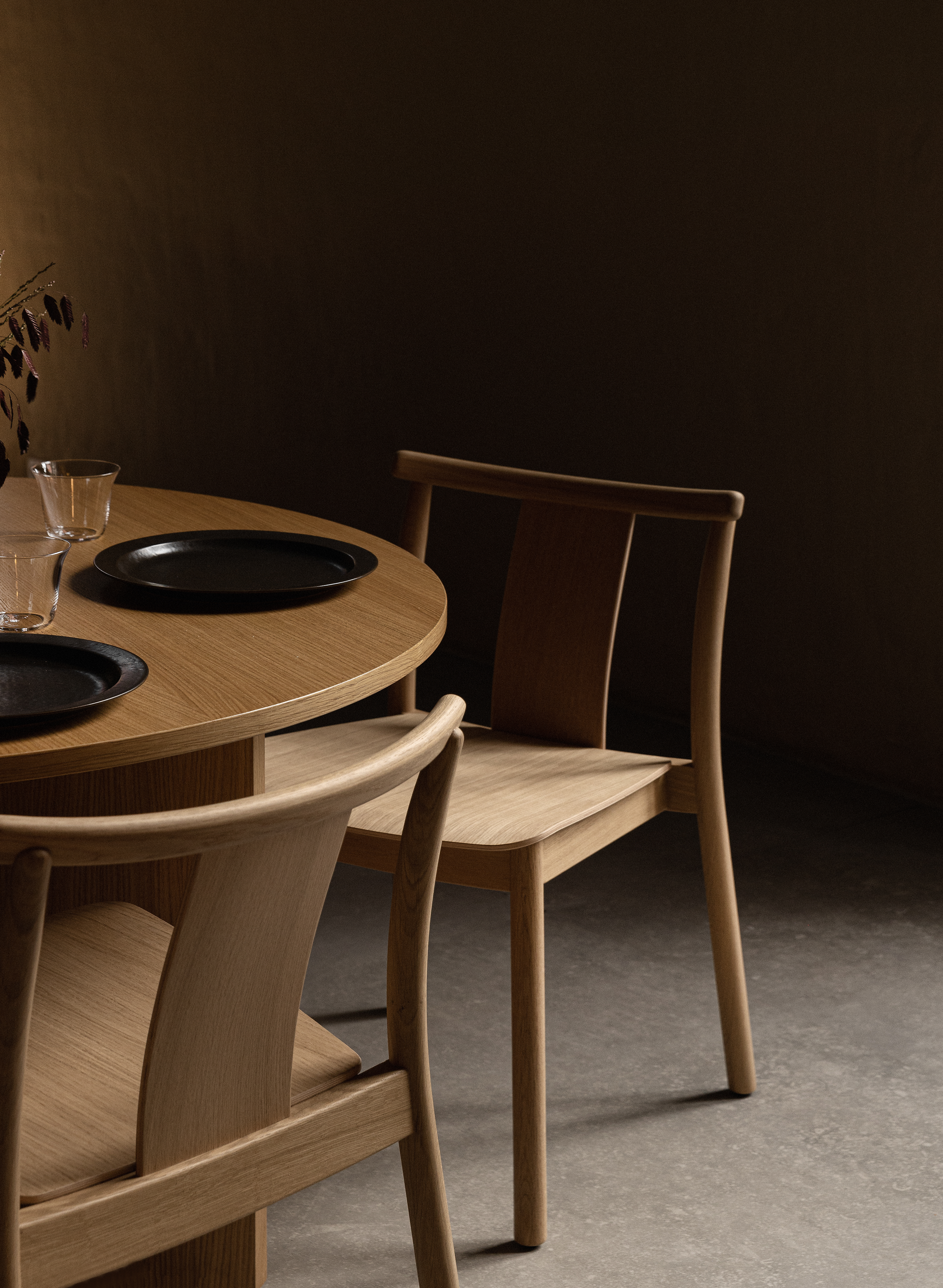 menu-merkur-dining-chair-androgyne-table-3