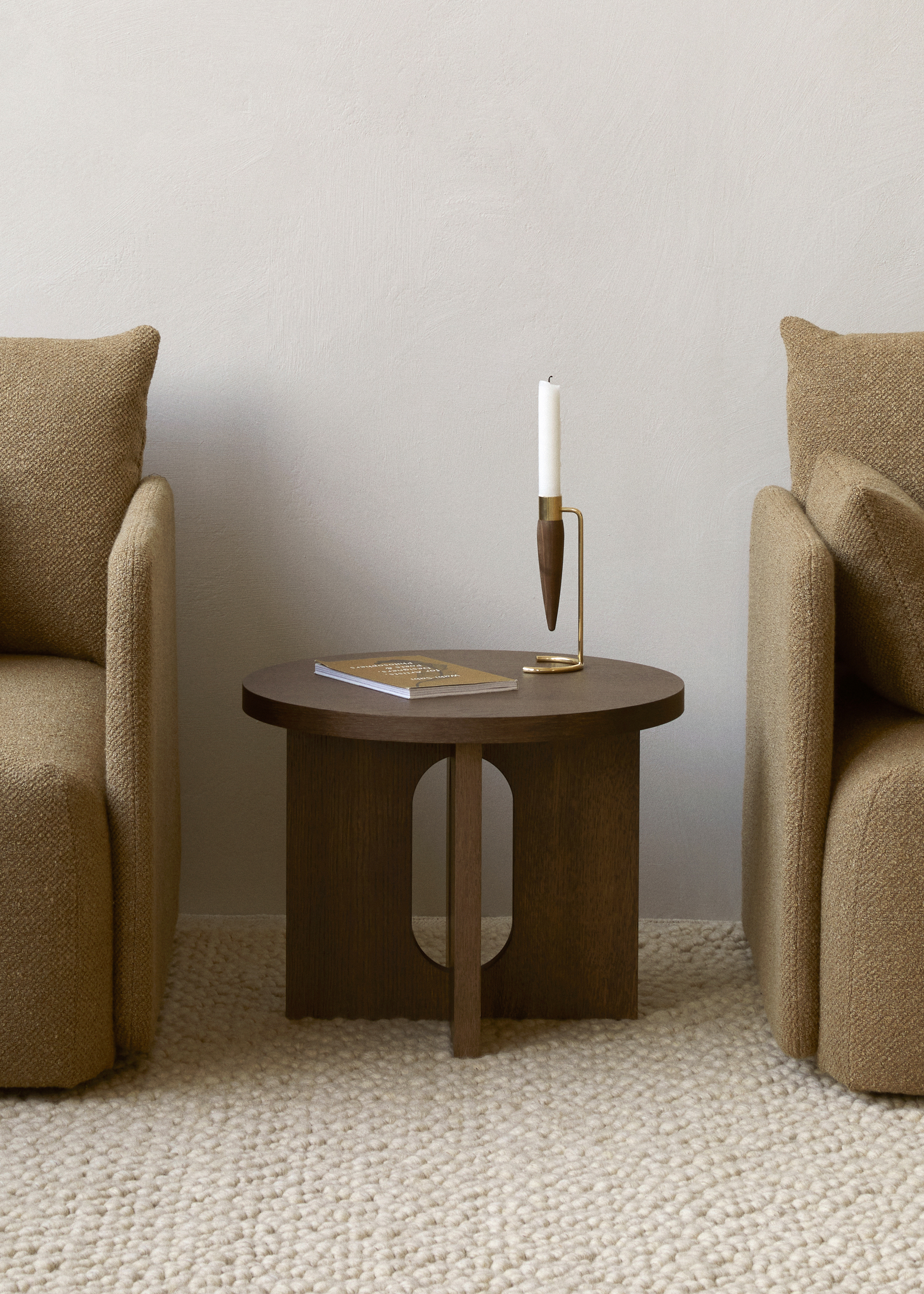 menu-offset-sofa-boucle-androgyne-side-table-o50-umanoff-candle-holder-gravel-rug-1-2