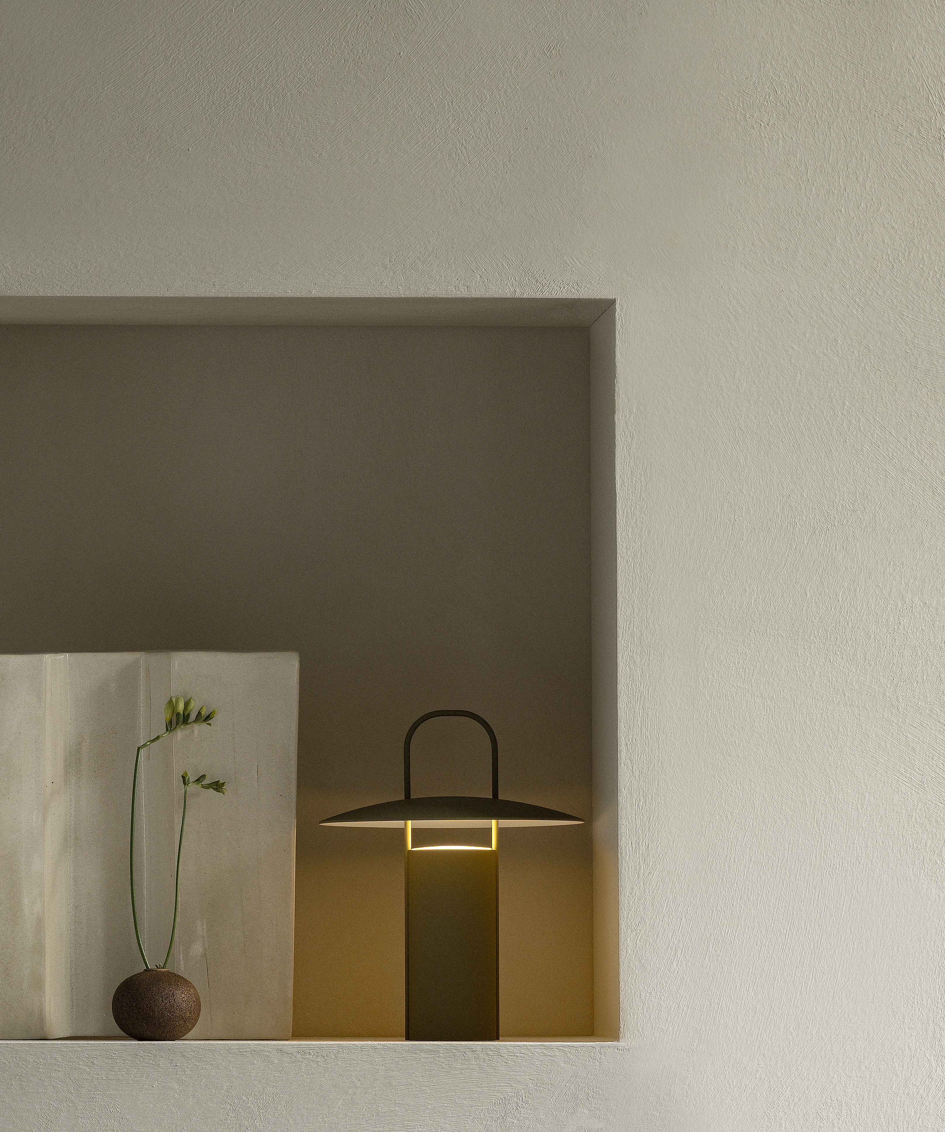 menu-ray-table-lamp-portable-6