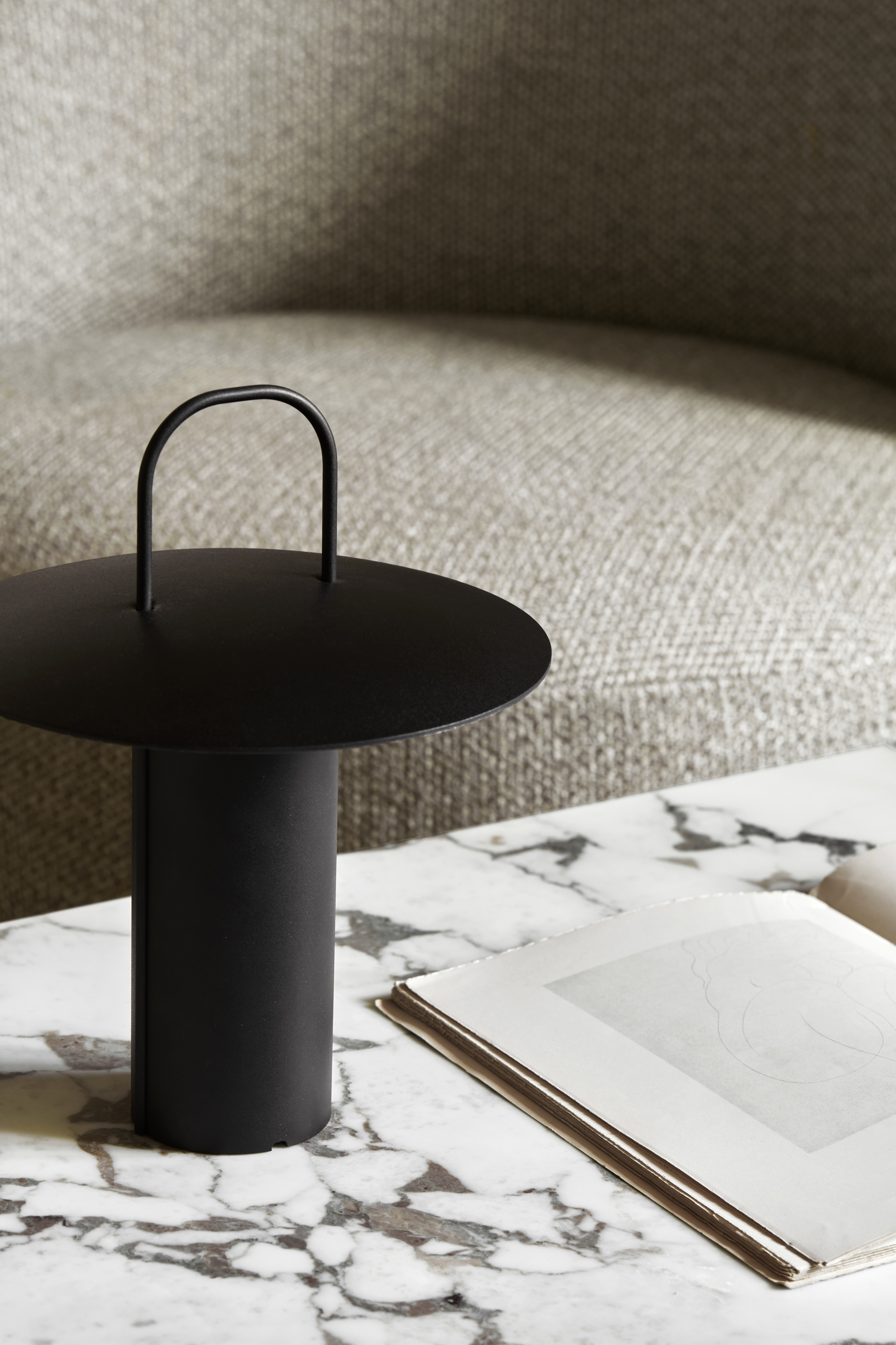 menu-ray-table-lamp-portable-table