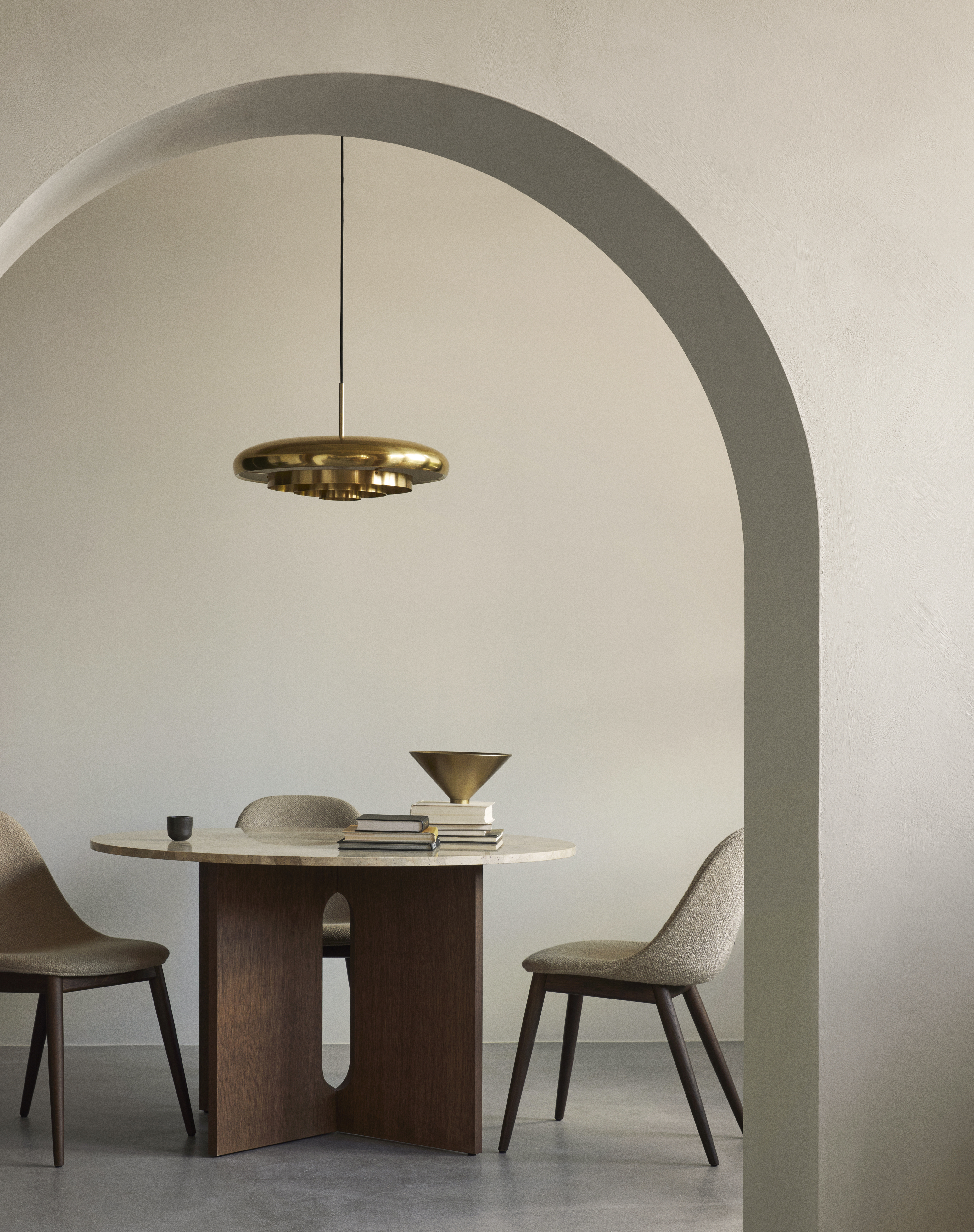 menu-resonant-pendant-taper-bowl-androgyne-dining-table